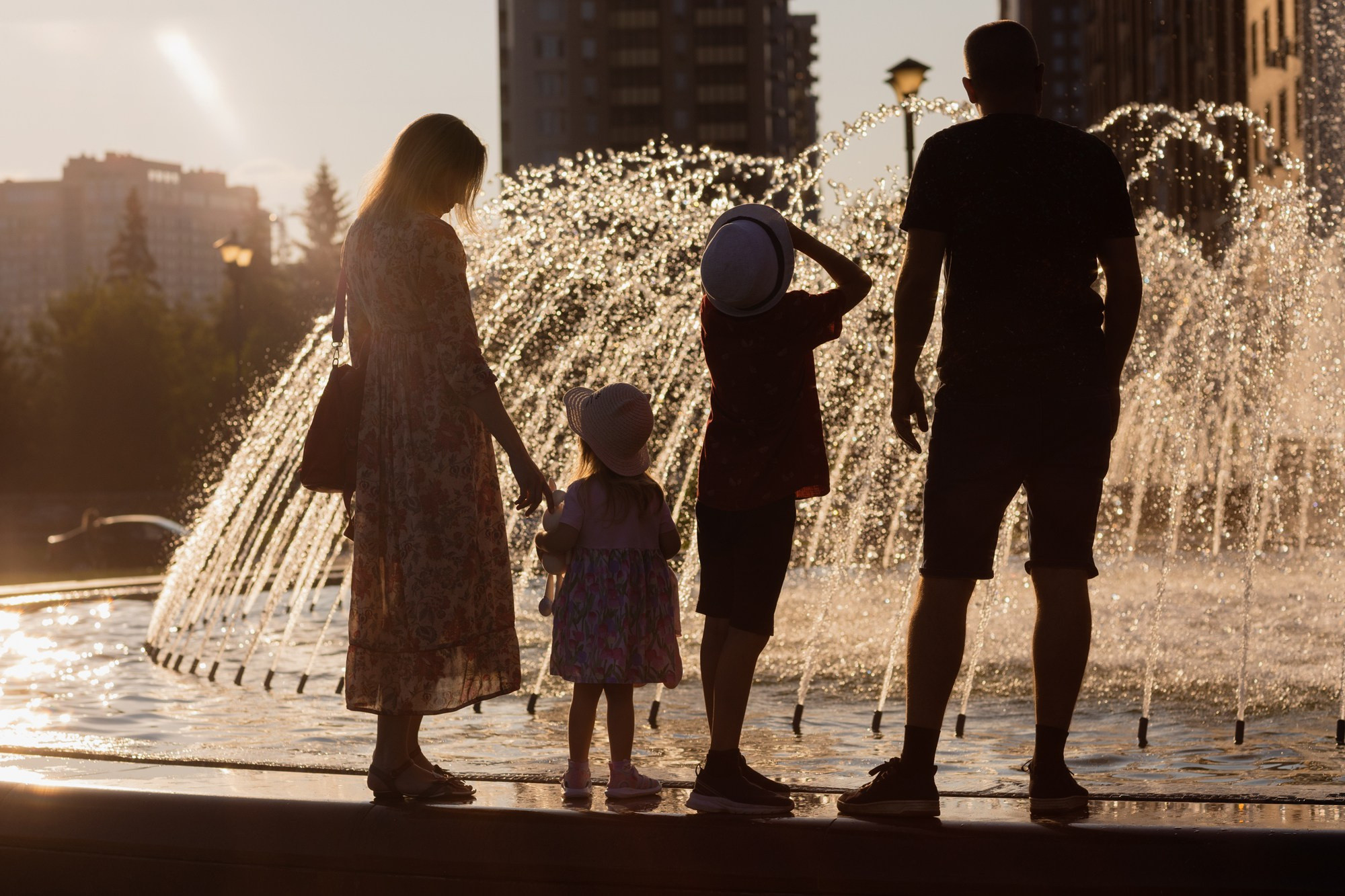 Вечерняя фотосессия у фонтанов в Новосибирске. Семейный фотограф в Новосибирске Инна Кузнецова