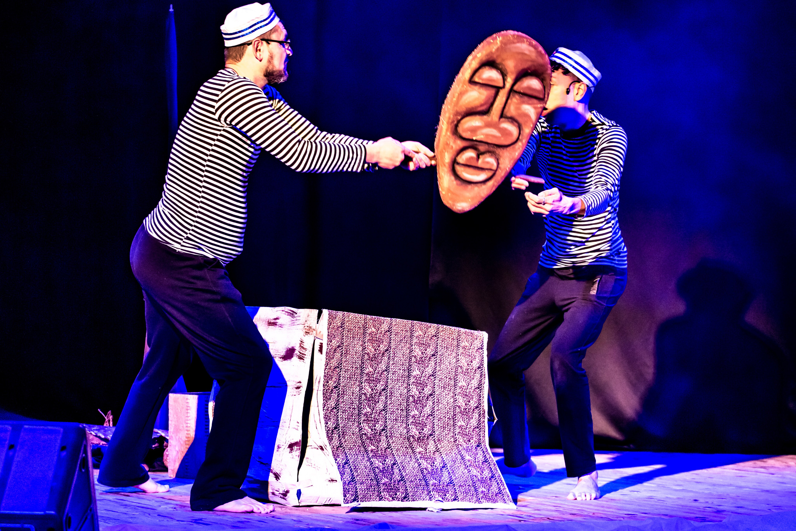 Жирафа и носорог спектакль театра Саквояж. Фотограф в Сочи Юрий Шептаев