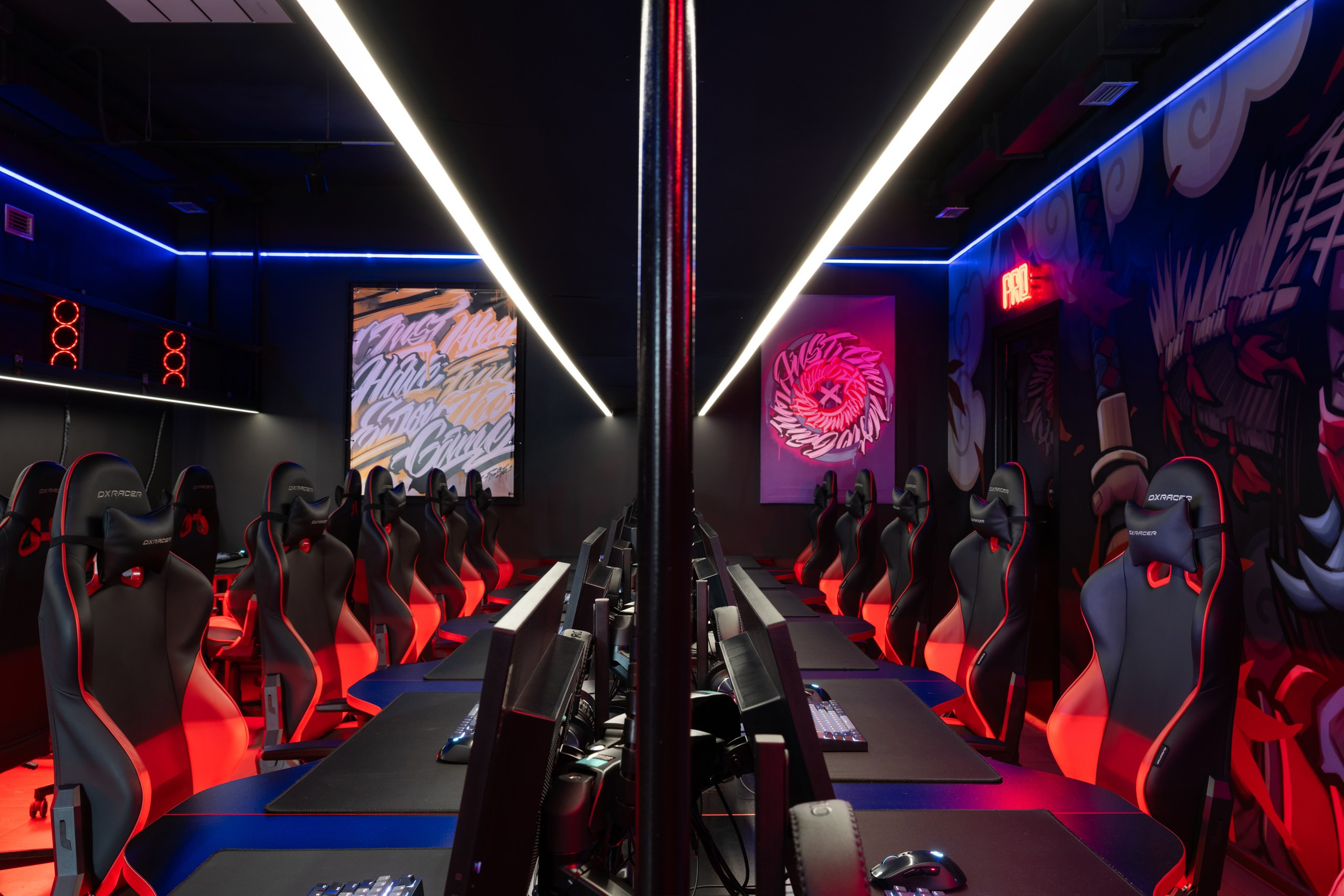 Основной зал компьютерного клуба