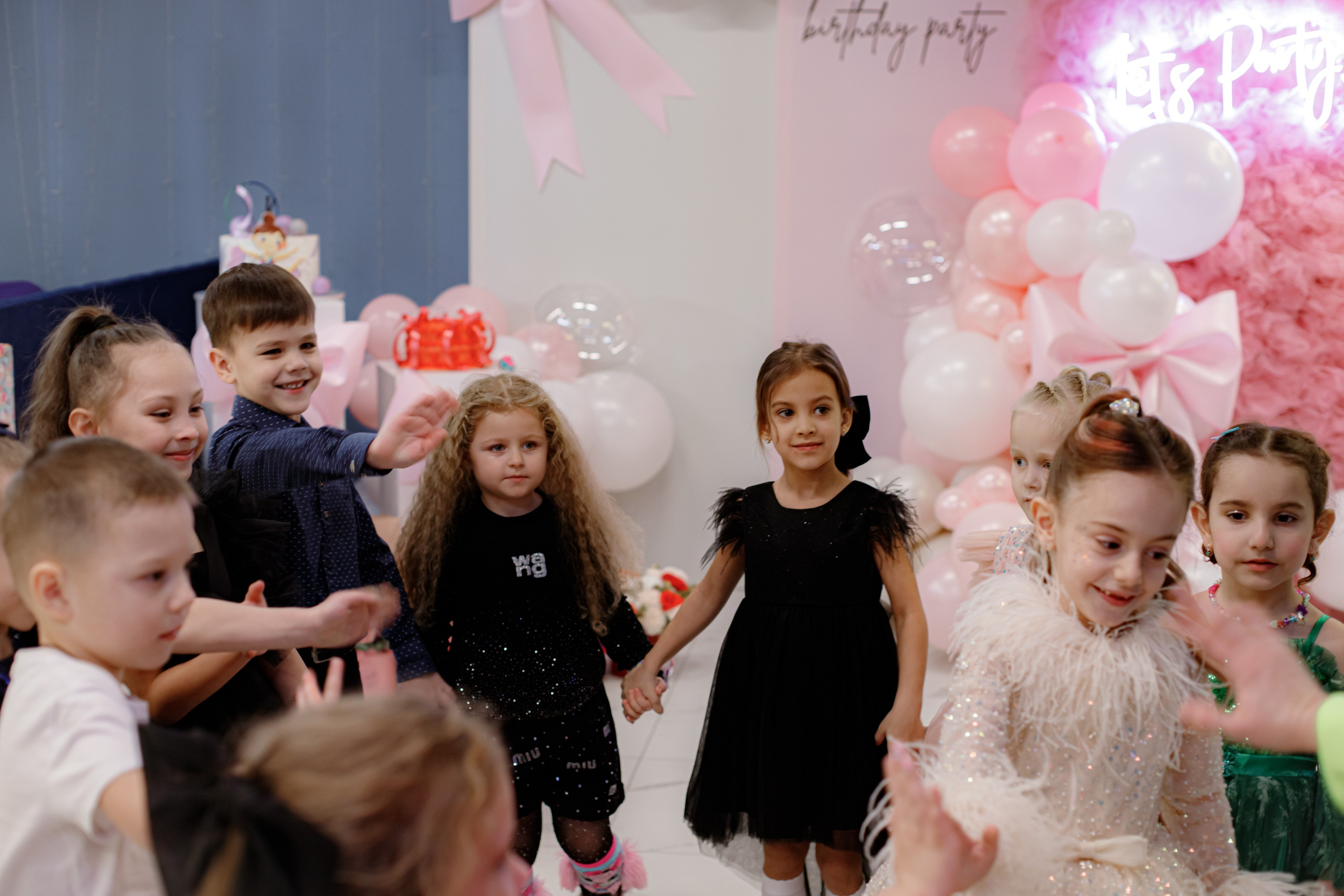 ASIA'S BIRTHDAY PARTY. Photokarish