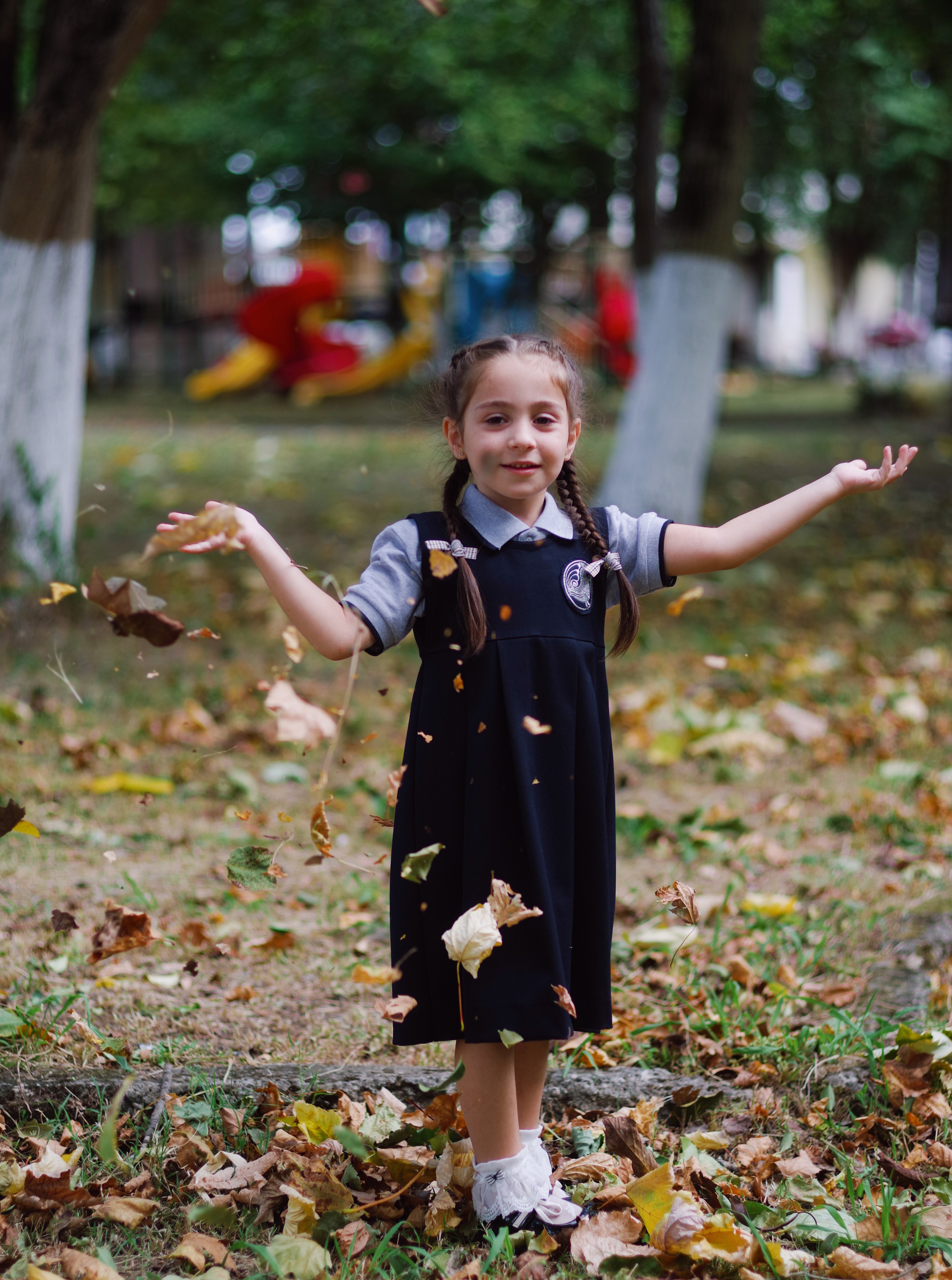 Элене идёт в школу. Портретный фотограф Денис Милютин