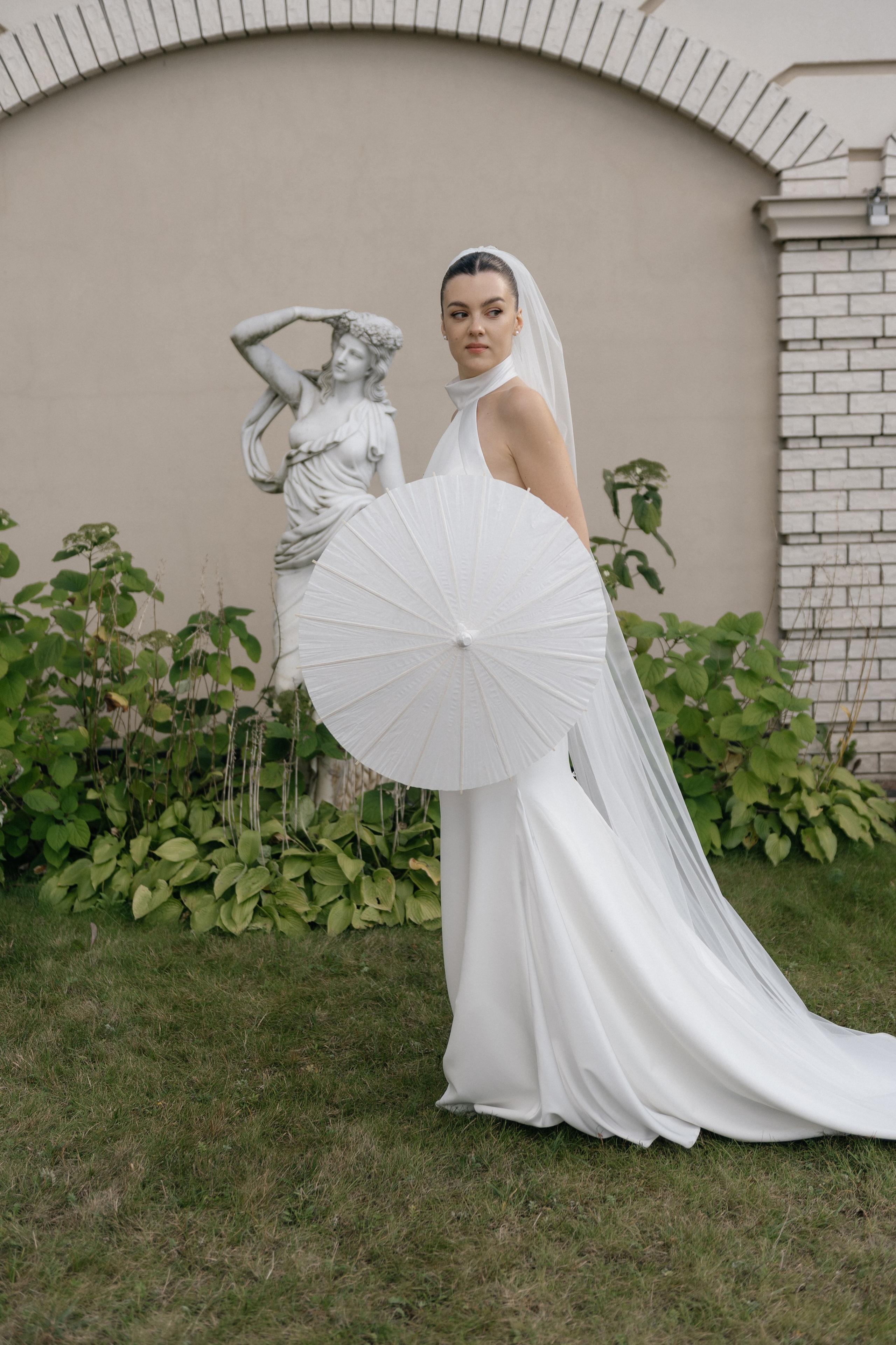 Wedding day in VERSAL PARK. Wedding PHOTOGRAPHER Andrew Vnukov