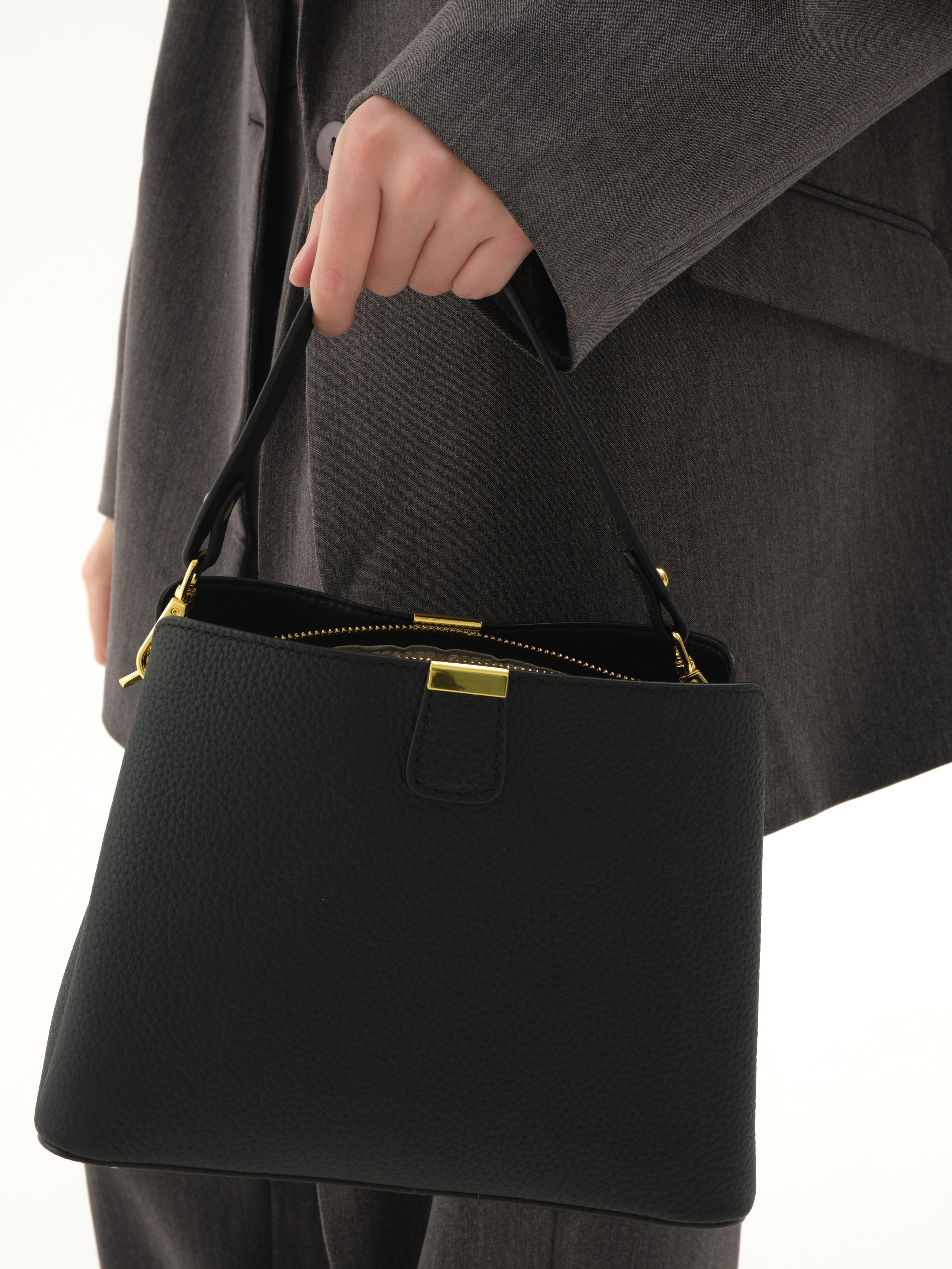 Съемка для маркетплейса, сумки / фотоаппарат. Привет) Меня зовут Анита и я фотограф из Сургута