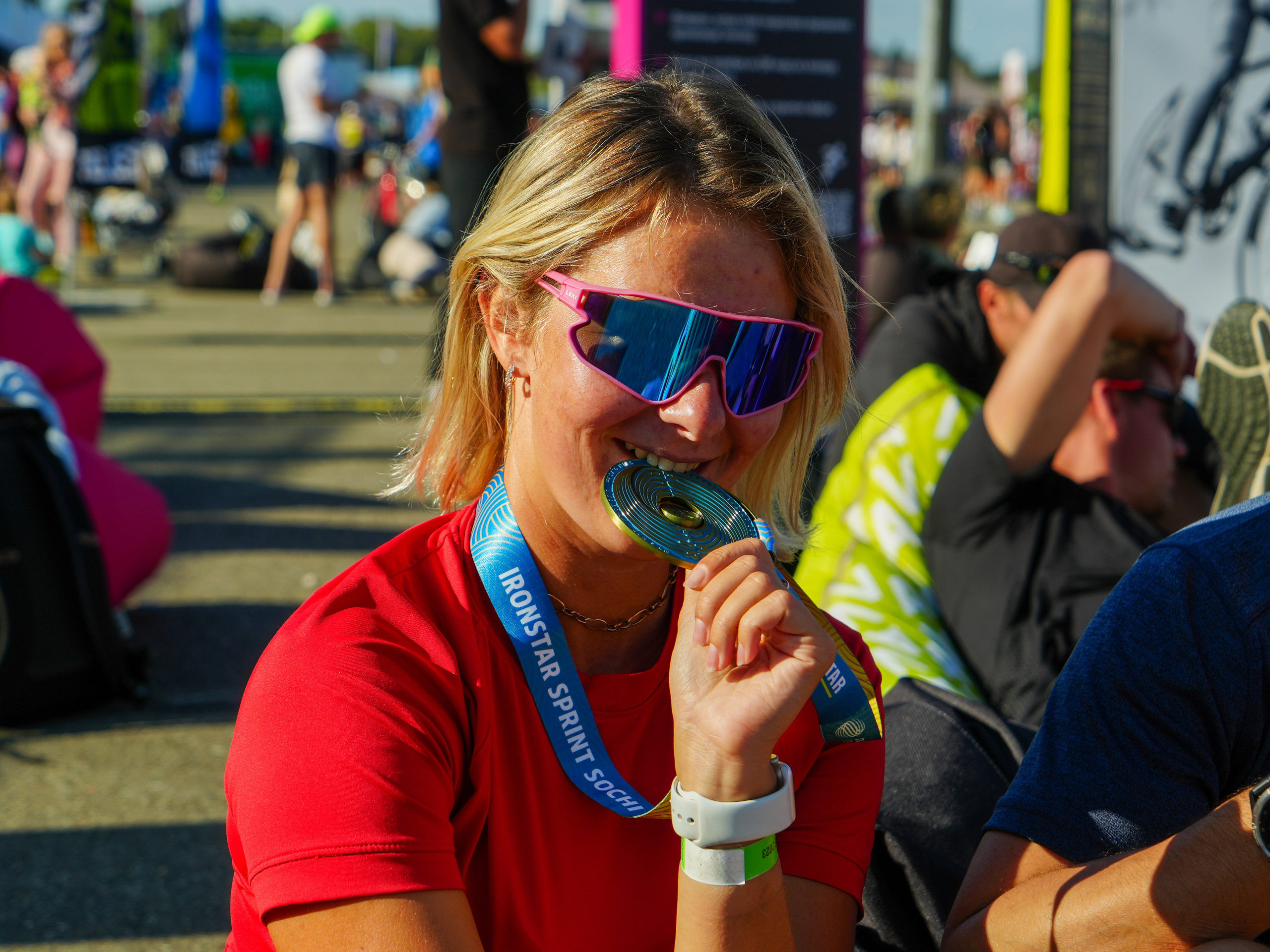 Фотоотчет партнерской интеграции для компании TELE2 на фестивале Ironstar. Репортажный фотограф в Красной Поляне и Сочи Павлюченко Екатерина