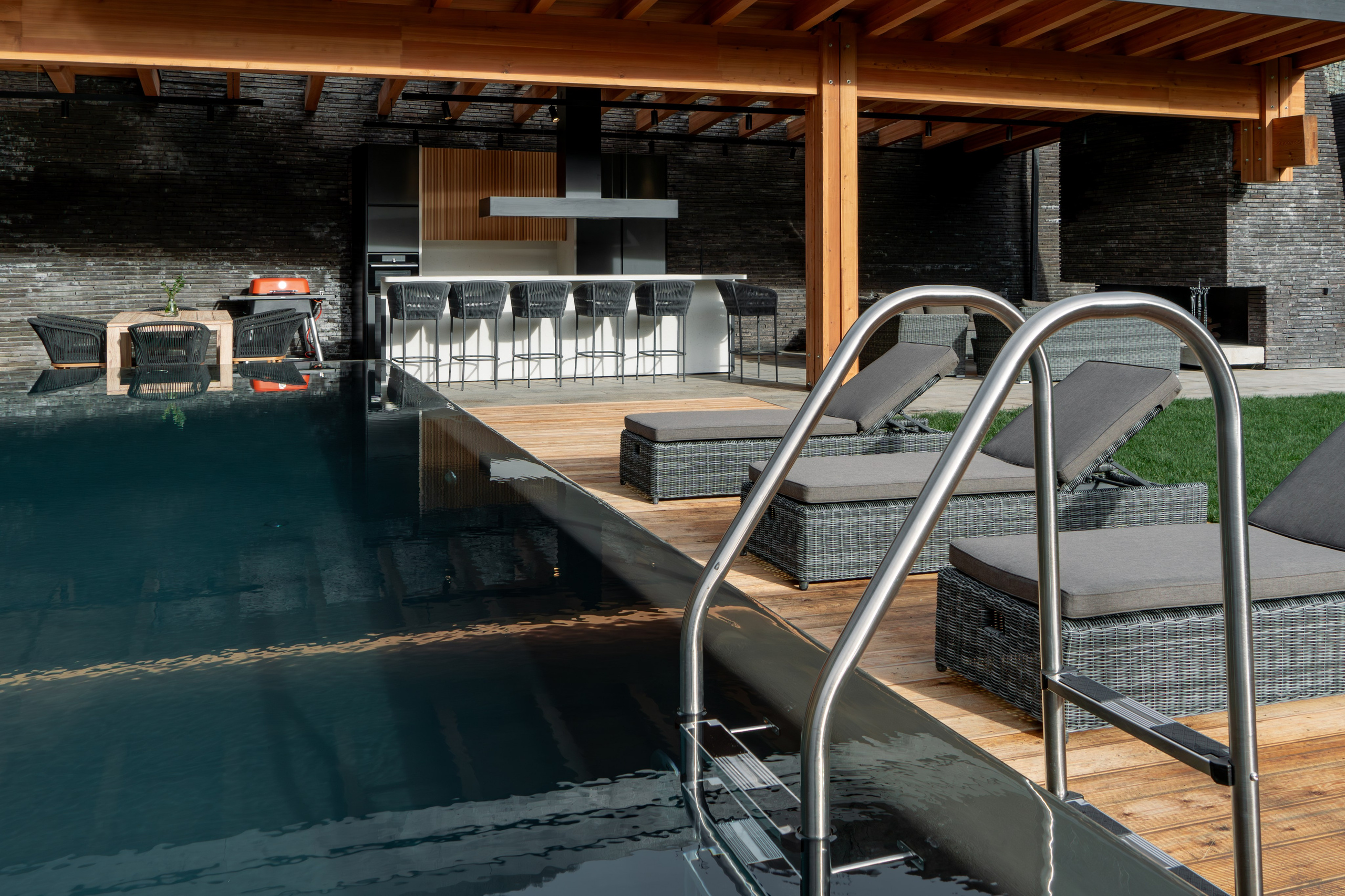 Загородный комплекс в стиле шале — экстерьер. Репортажный фотограф в Красной Поляне и Сочи Павлюченко Екатерина