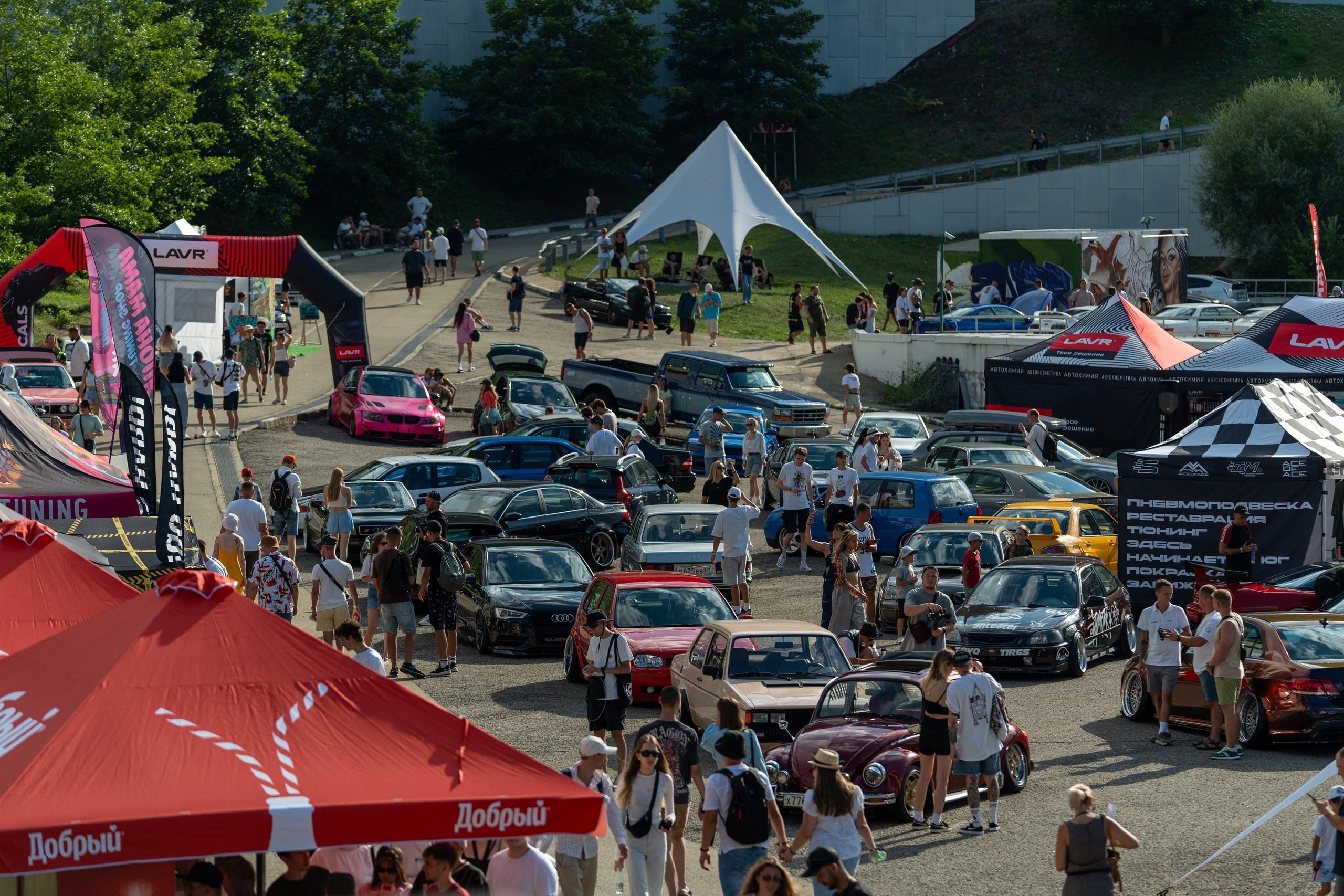 Фотоотчет партнеской интеграции для сети «Пятерочка» на фестивале «Grounded». Репортажный фотограф в Красной Поляне и Сочи Павлюченко Екатерина