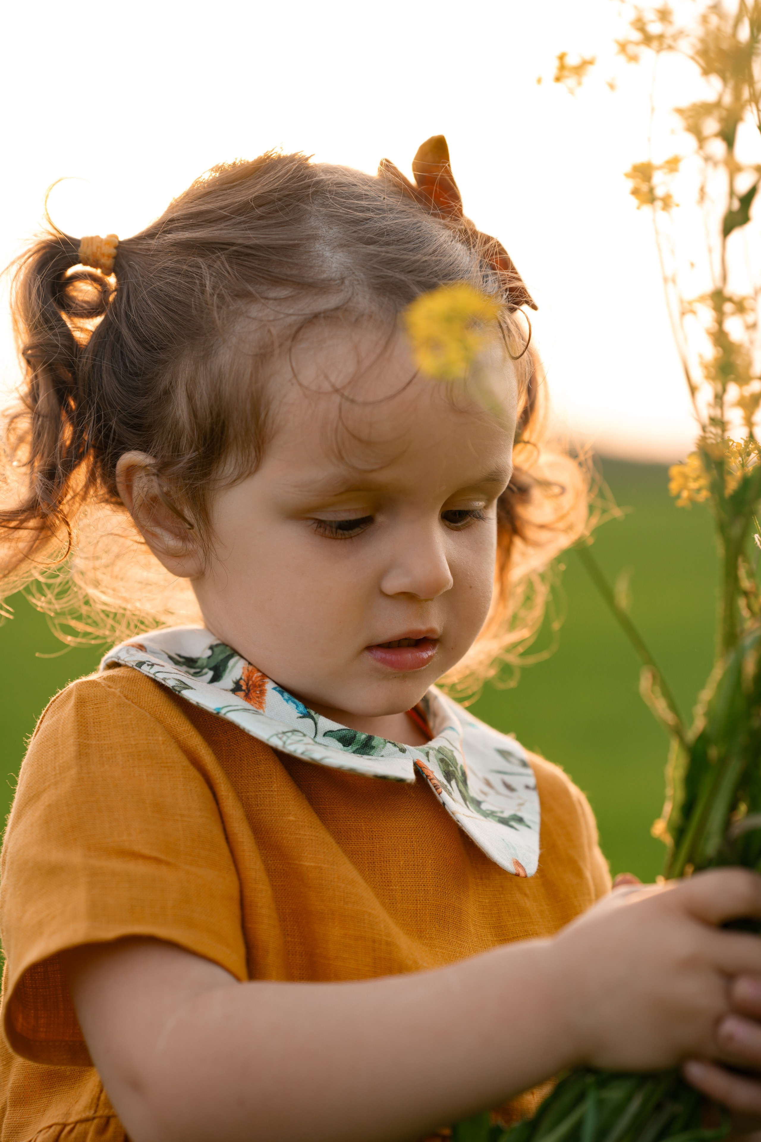 Ксюшенька, Кристиночка и Кирюшенька в поле. Семейный и портретный фотограф в Санкт-Петербурге Татьяна Гримоть