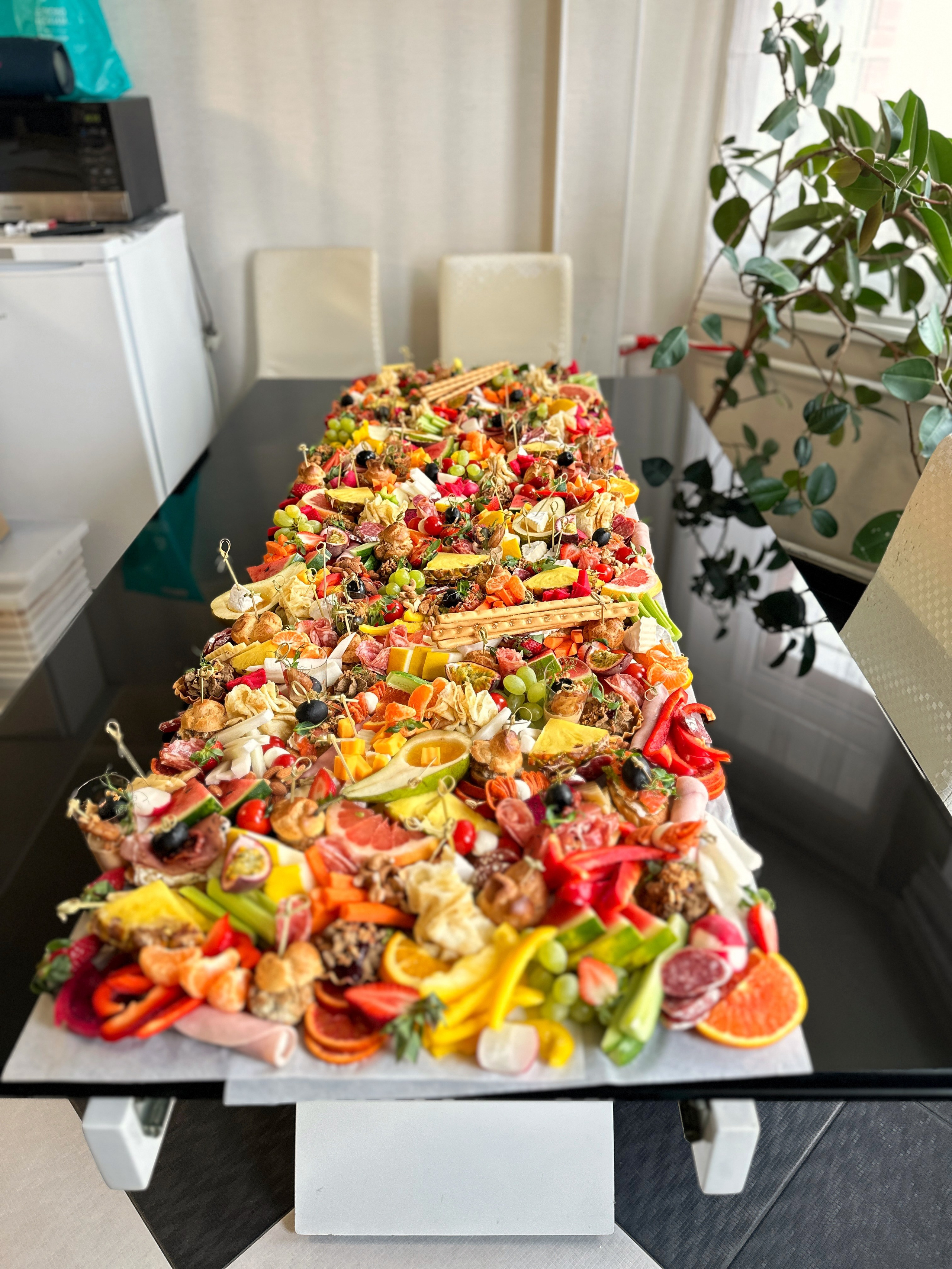 Столы. Выездной кейтеринг, съедобные букеты, торты и сладости на заказ