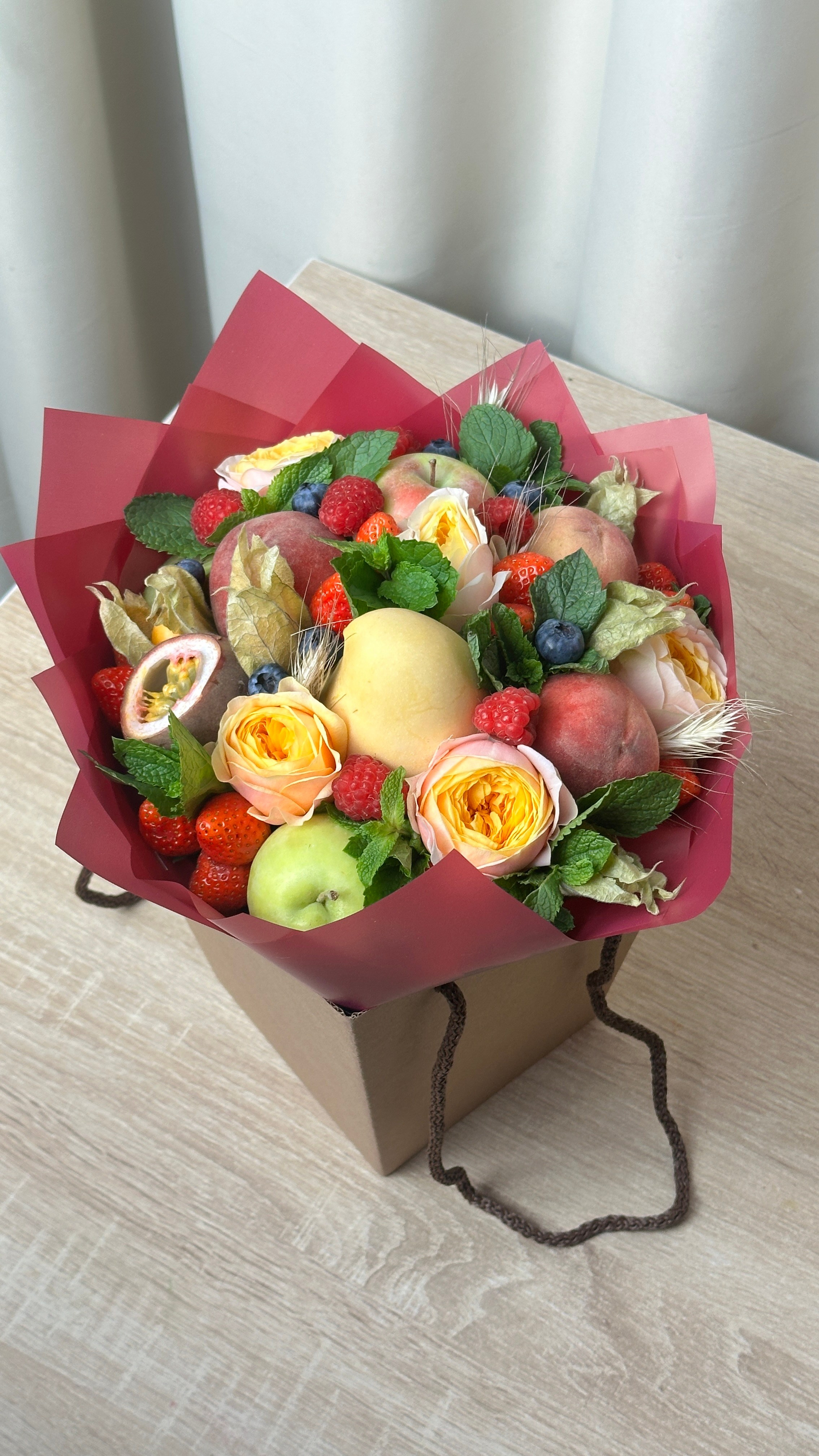 Фруктовые. Выездной кейтеринг, съедобные букеты, торты и сладости на заказ