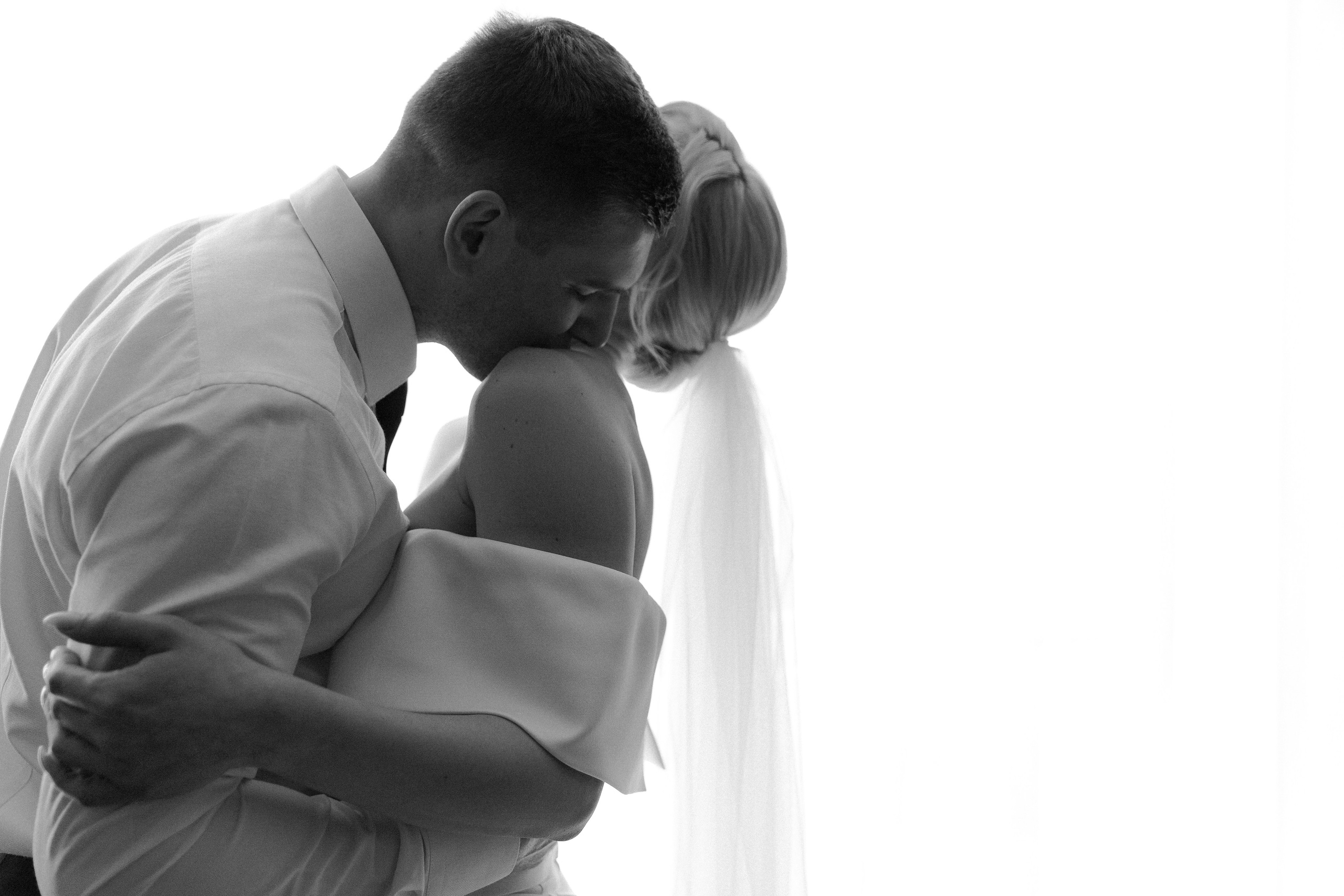 Свадебная фотосессия в Soluxe Hotel и роспись в Савеловском ЗАГСе. Свадебный фотограф в Москве Полина Лелетко