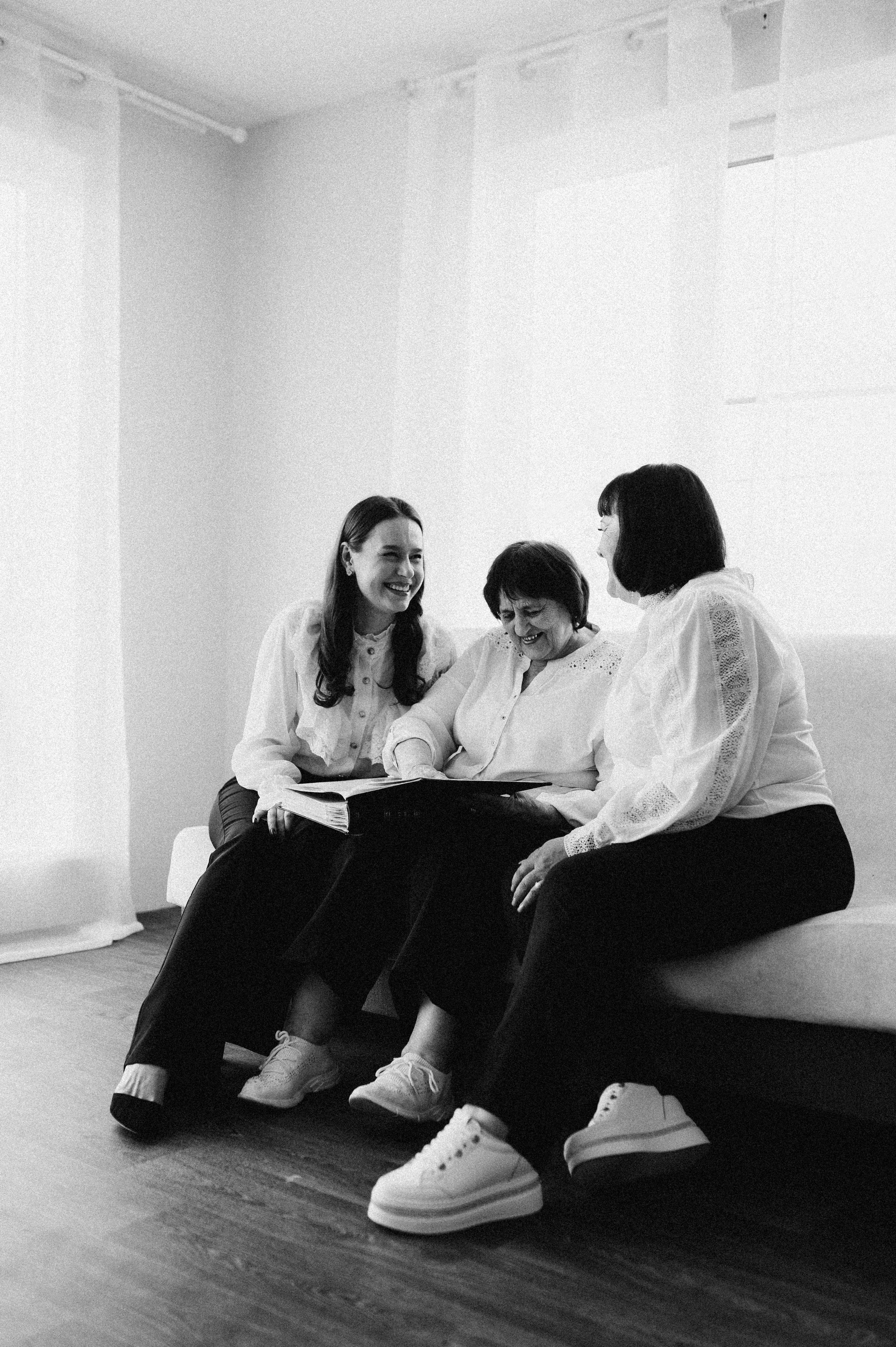 Три поколения женской энергии. Семейный фотограф в Новосибирске Женя Индрикова