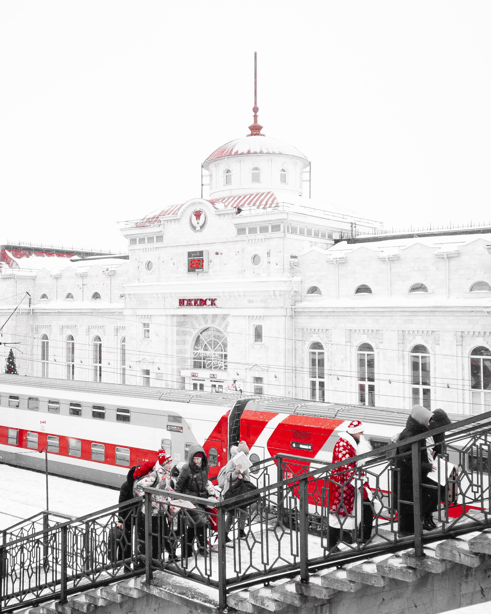 RED. Красный и точка. Олег Романов. Мастер фото по спорту