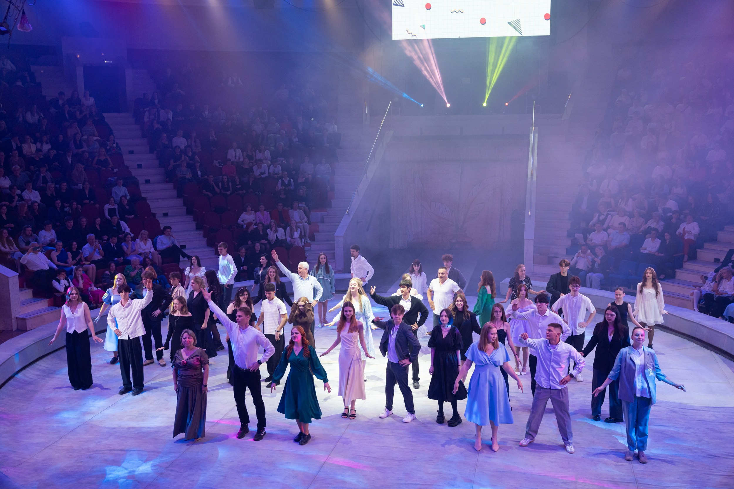 Городской бал выпускников (24 июня 2025). Репортажный фотограф Алексей Пирязев