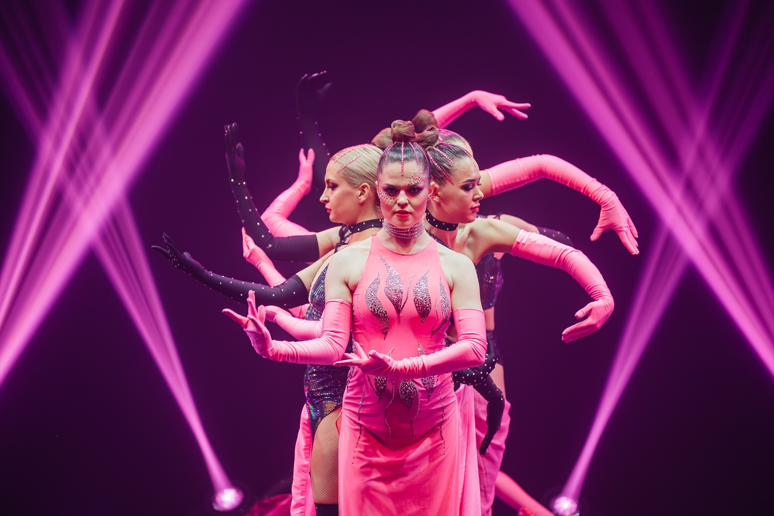 Танцевальное шоу «Ароматы. Путь к себе». Художник по свету Максим Сергачев