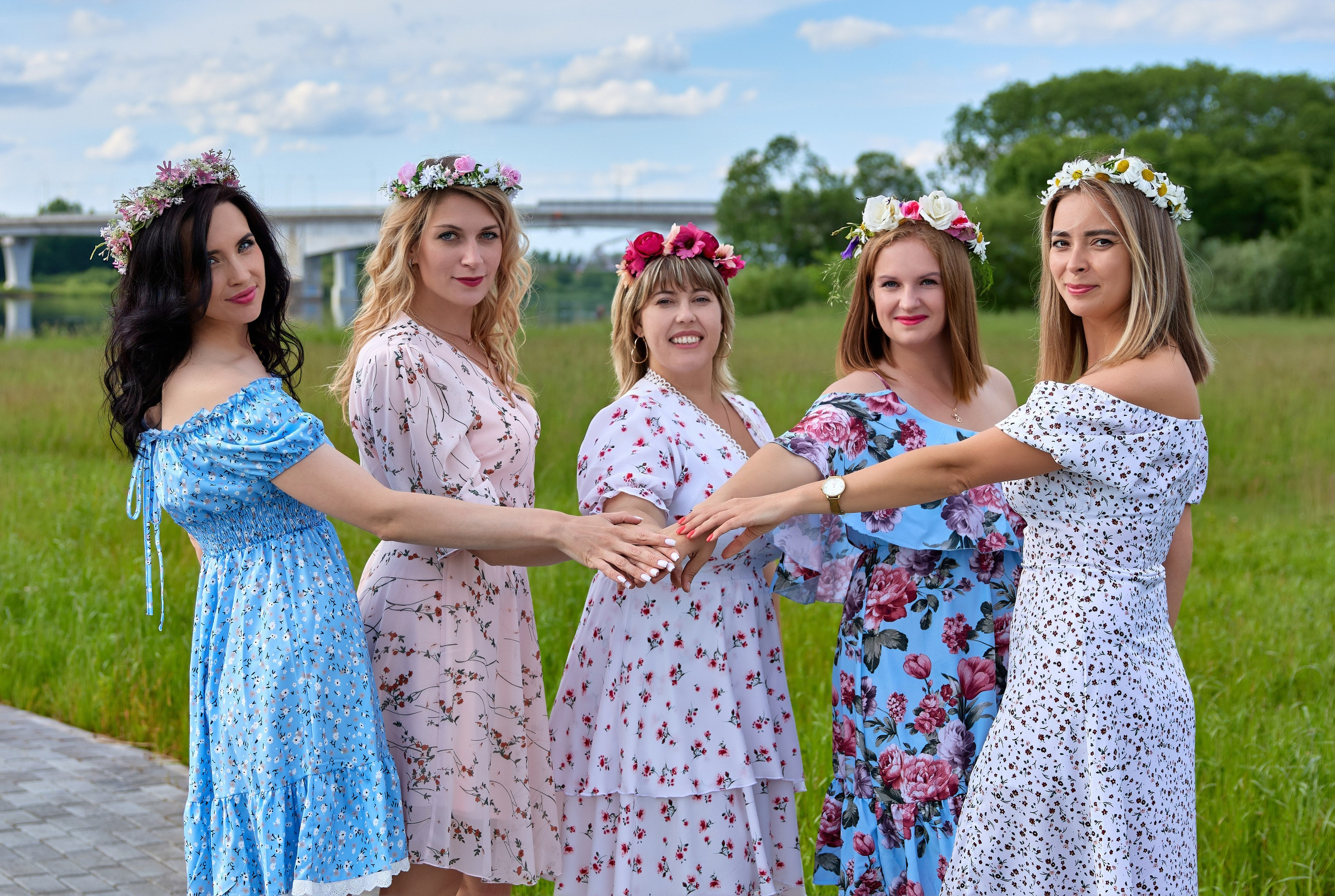 Летняя фотопрогулка. Мария, Татьяна, Евгения, Кристина и Александра. Фотограф Люся Воробьева