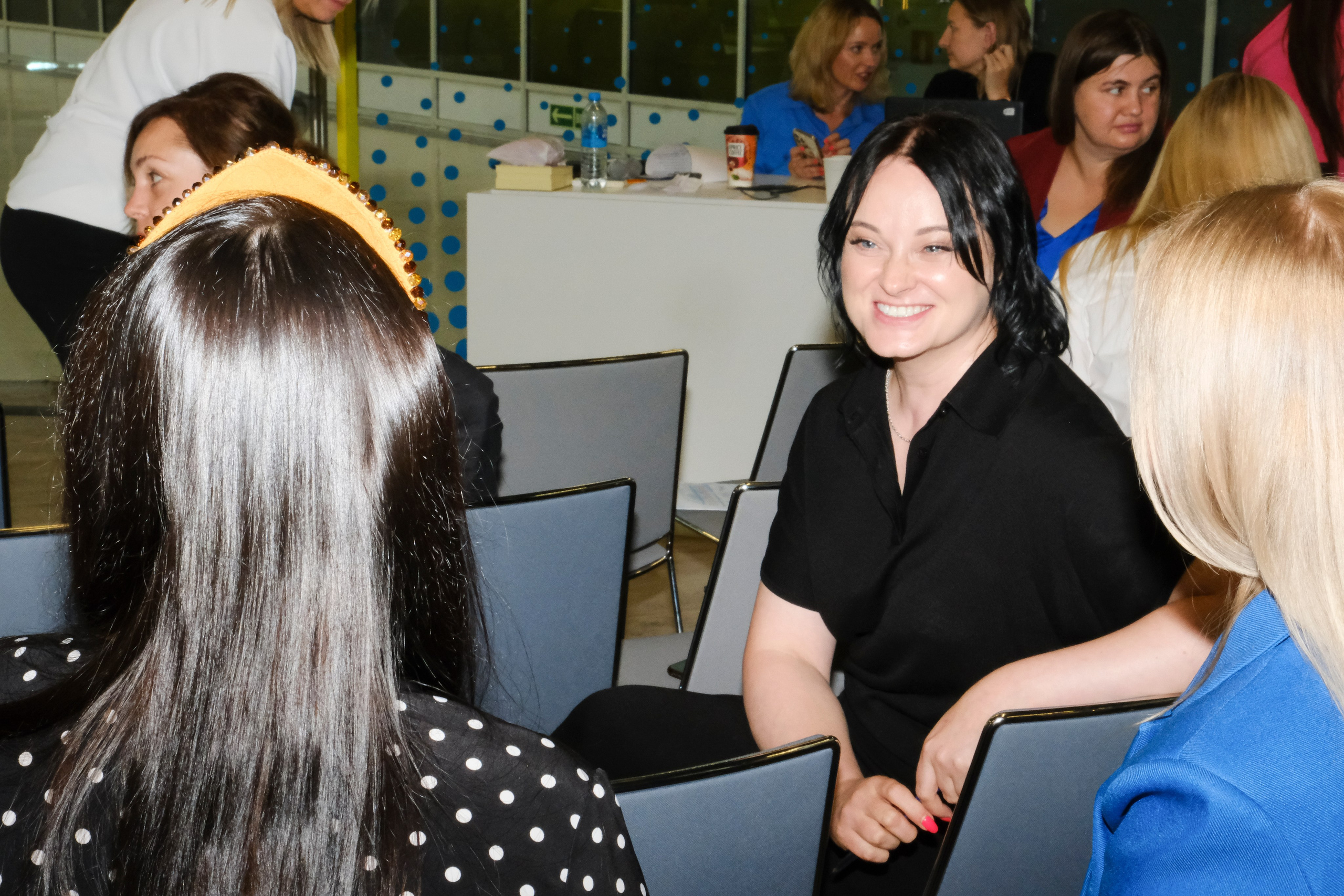 Репортаж бизнес-конференции в Сколково от сообщества BRUSNIKA. Индивидуальная фотосъёмка в Москве. Фотограф Василиса Тарасова