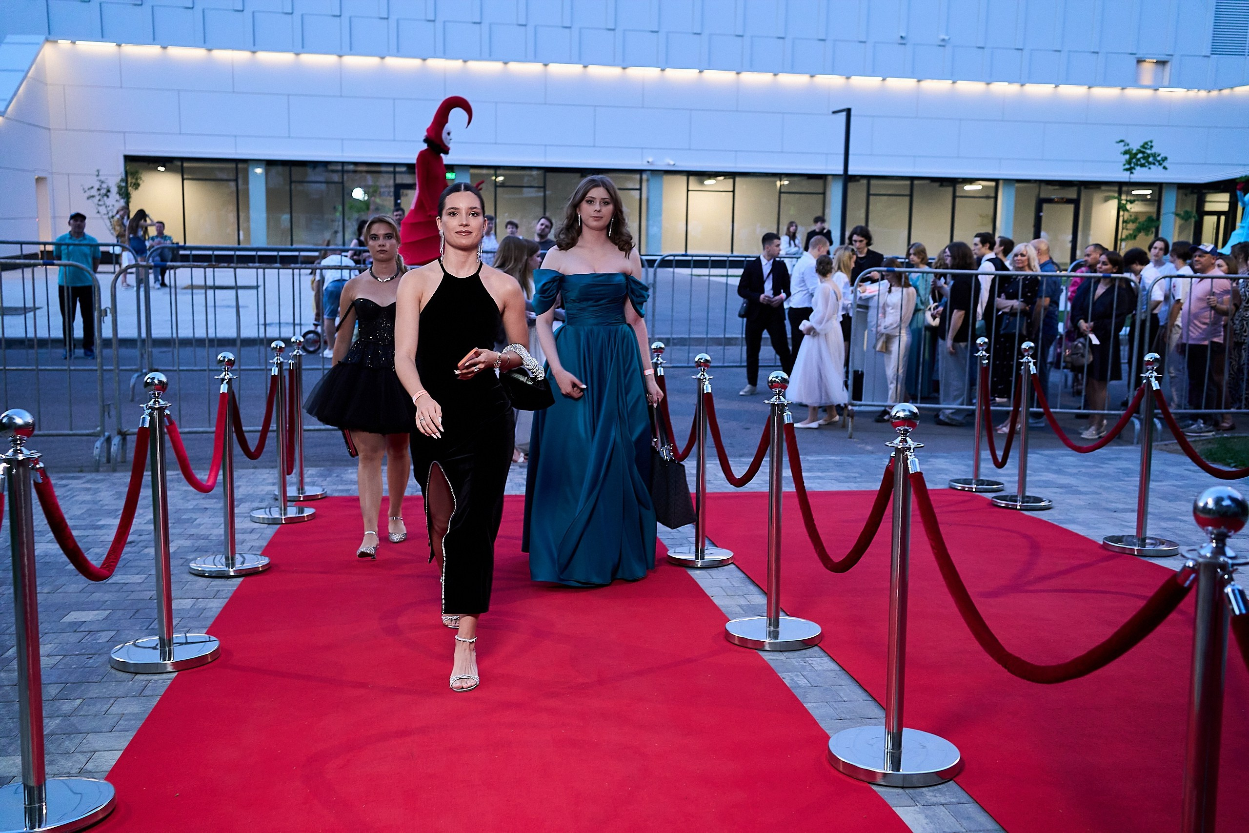 Выпускной 2024 концертный зал Академия ВТБ. Фотограф и Видеограф в Москве. Олег Корушев