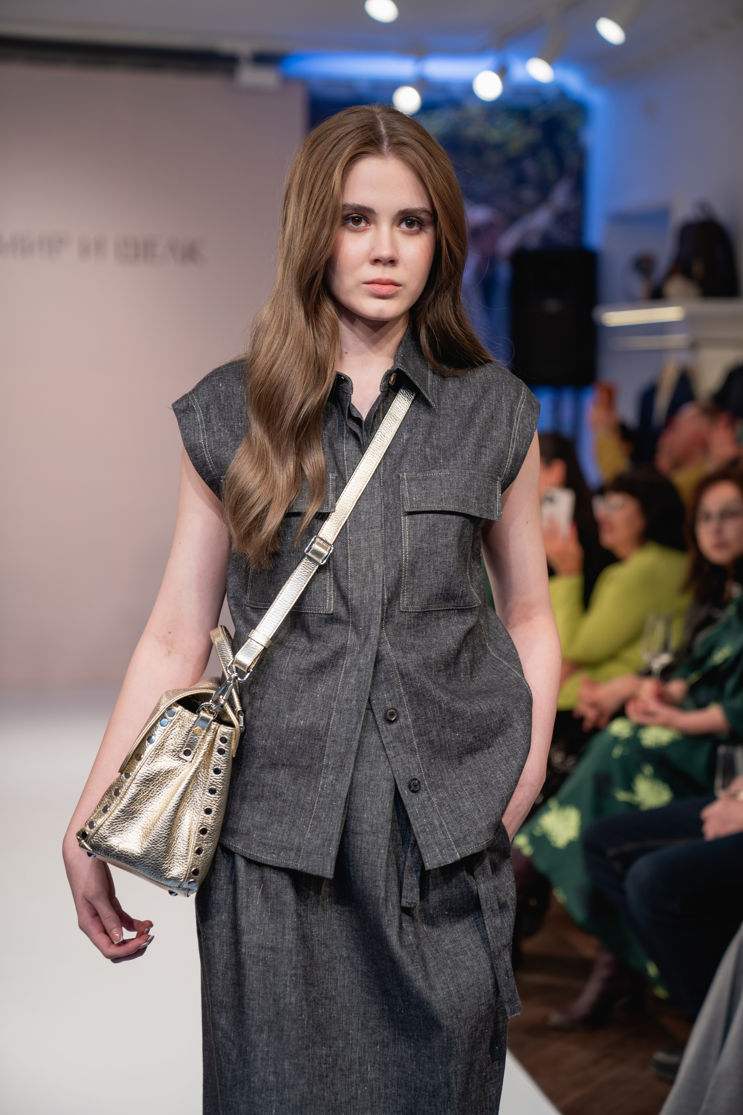 Модельный показ. Занимаюсь профессиональной фотографией и живу рядом с Байкалом. Работаю в разных жанрах