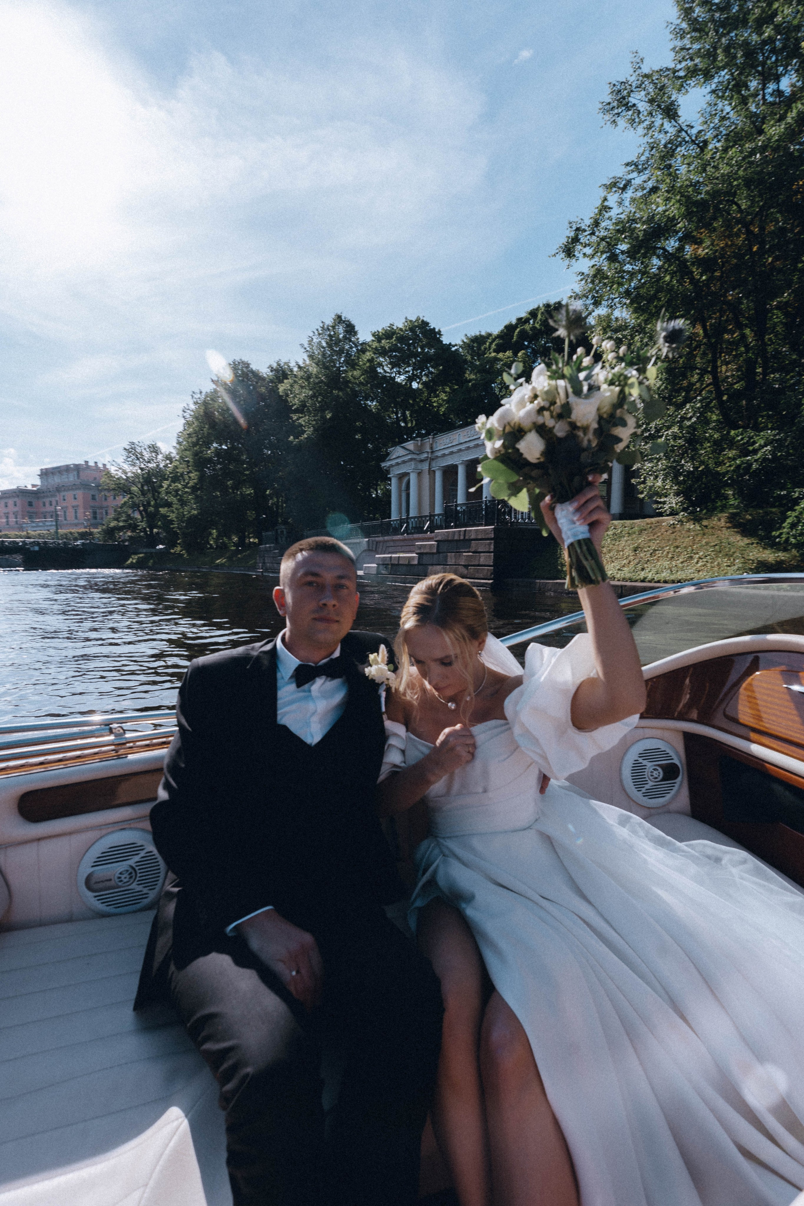 СВАДЕНБНАЯ СЬЕМКА НА КАТЕРЕ ПО КАНАЛАМ САНКТ-ПЕТЕРБУРГА И В АКВАТОРИИ НЕВЫ. Профессиональный фотограф, Санкт-Петербург — Виктория Богомолова