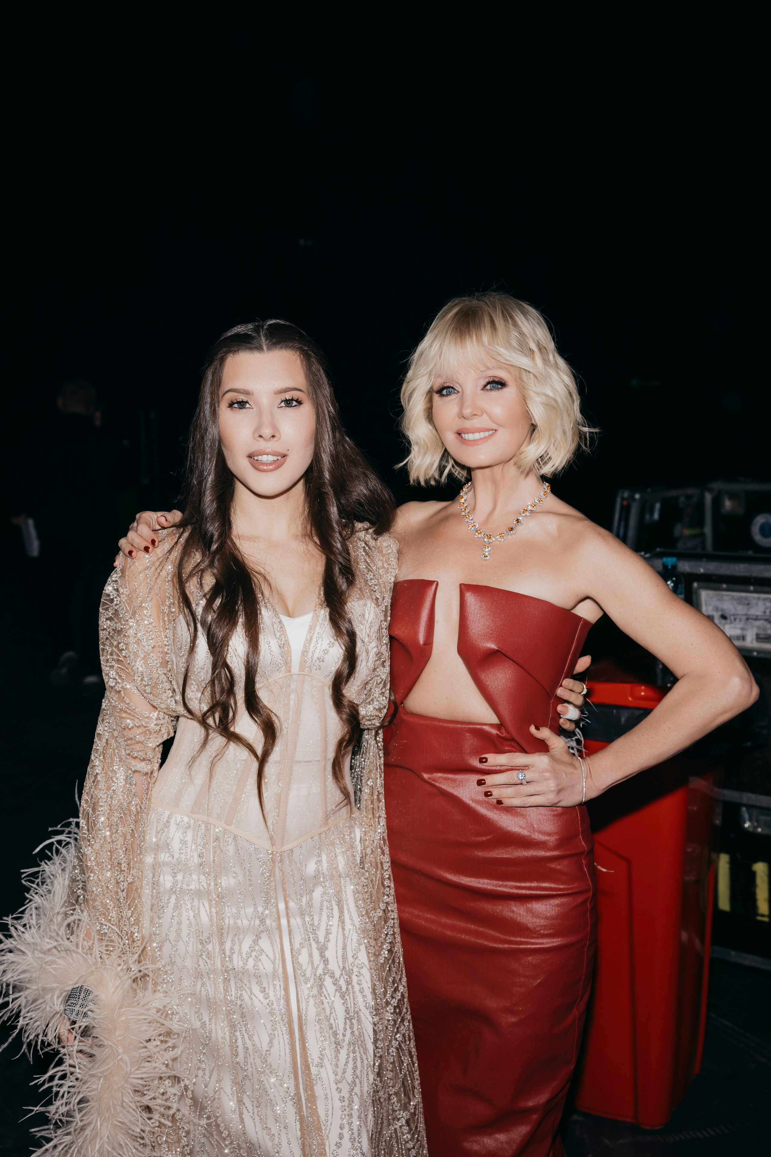 Анет Сай и Валерия