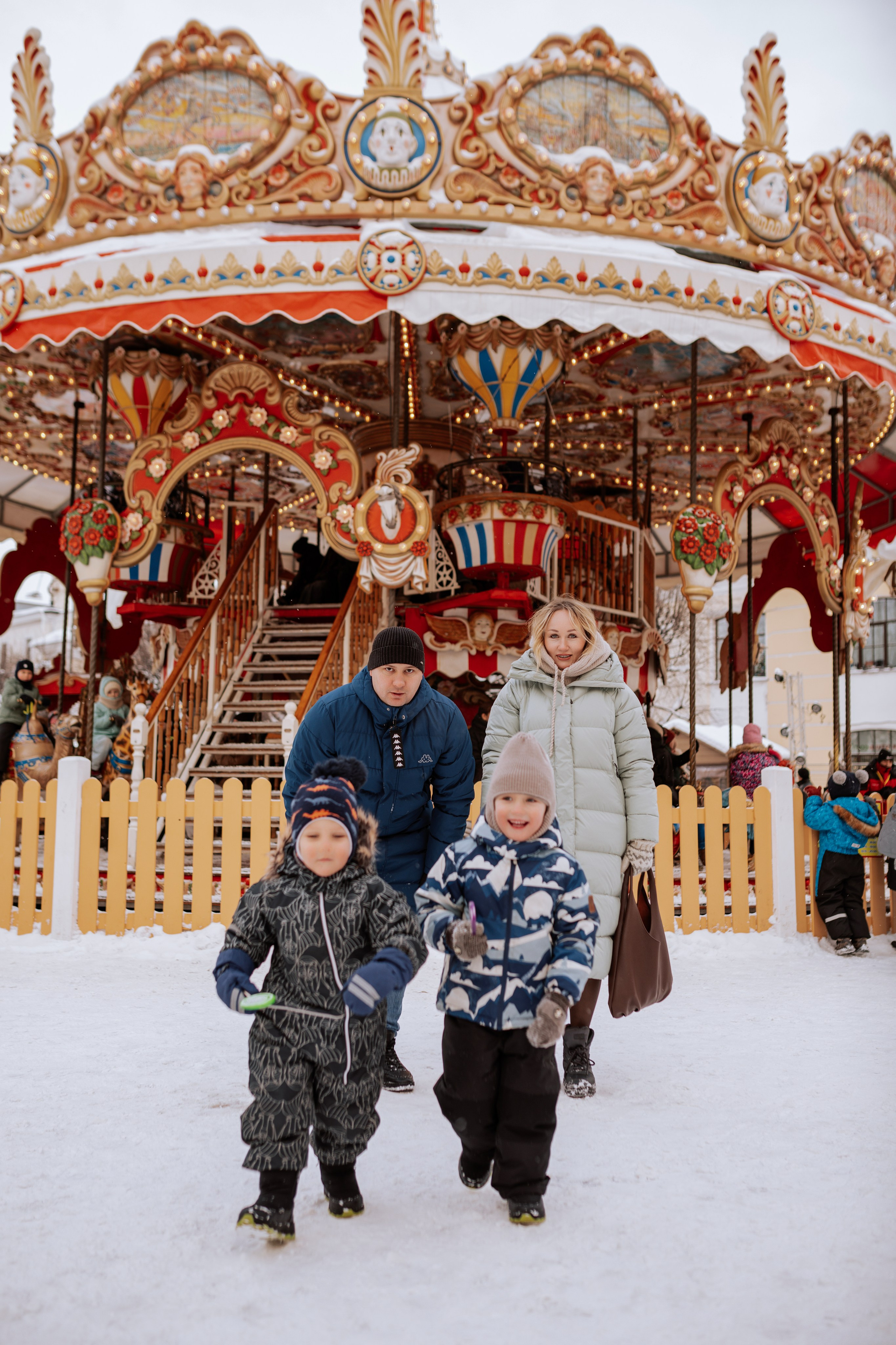 Семейная, Манежная площадь