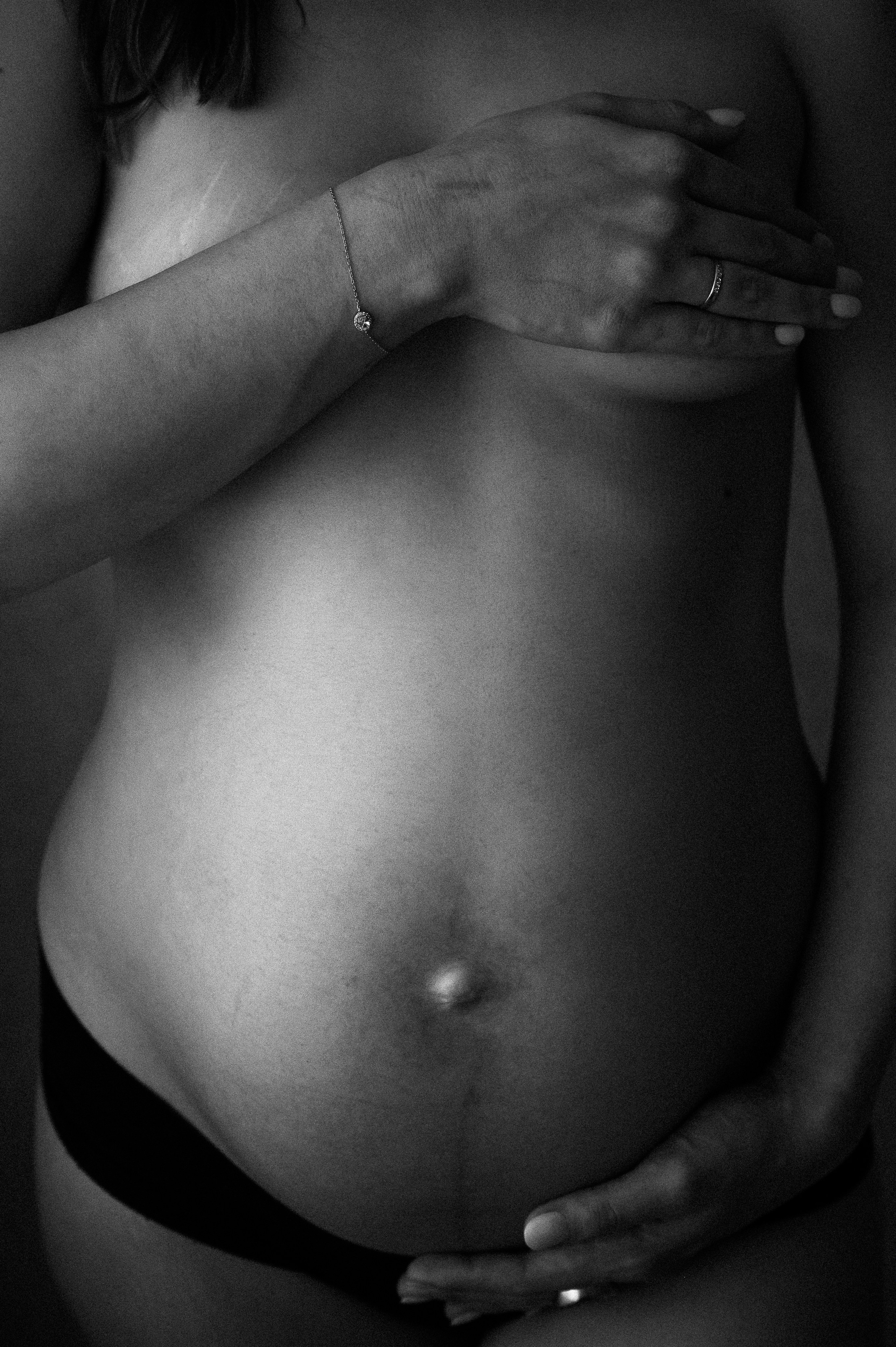 Домашняя фотосессия, съемка беременности дома, фотосессия беременности, беременность, идеи для съемки беременности дома, образ на фотосессию беременности, позы для беременной съемки, съемка деталей, семейный фотограф в Нижнем Новгороде, беременная фотосессия в Нижнем Новгороде, фотограф беременности в Нижнем Новгород