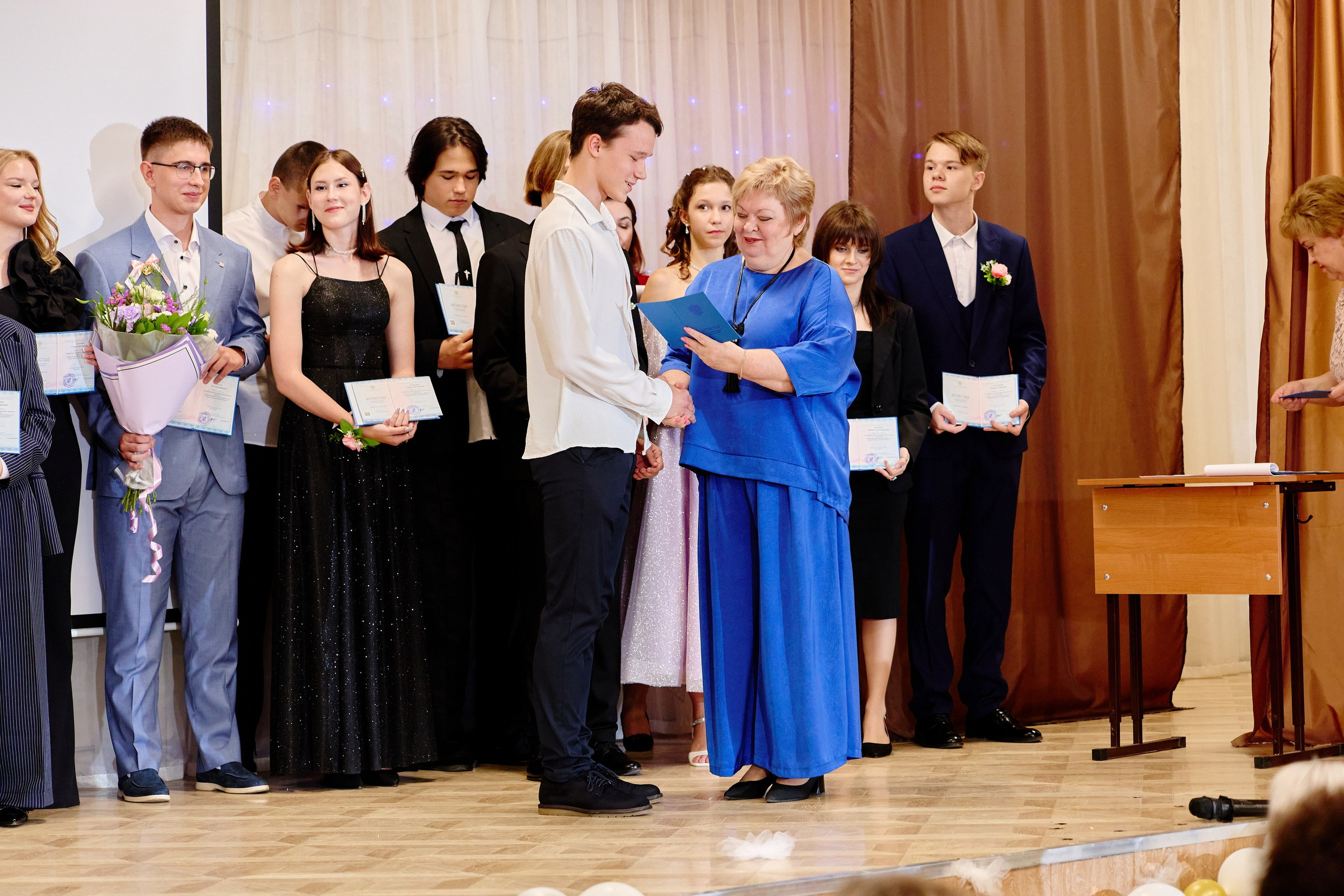 Выпускной 35 Сош. Фотограф Выпускные альбомы Таганрог Сергей Коробченко