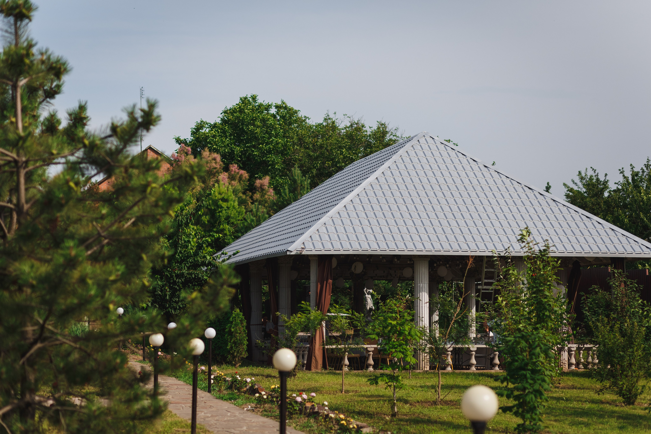 Свадебный фотограф Таганрог — фотосессия в центре города и банкет в коттедже «Виктория». Свадебный и семейный фотограф в Таганроге Бакарюк Антон