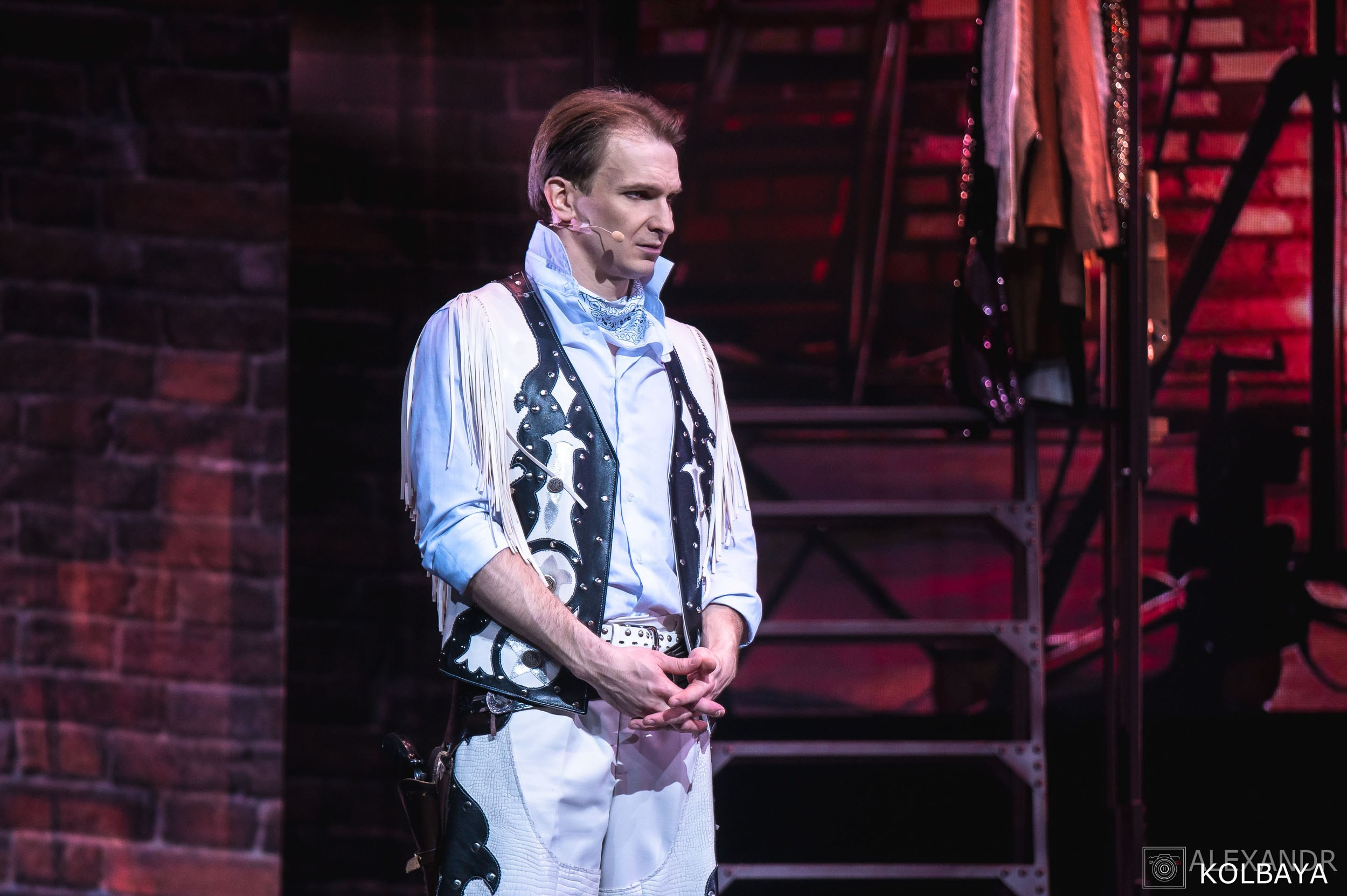 Фотографии со спектакля «Привет, я тетя Чарли». Концертный и театральный репортажный фотограф в Москве Александр Колбая