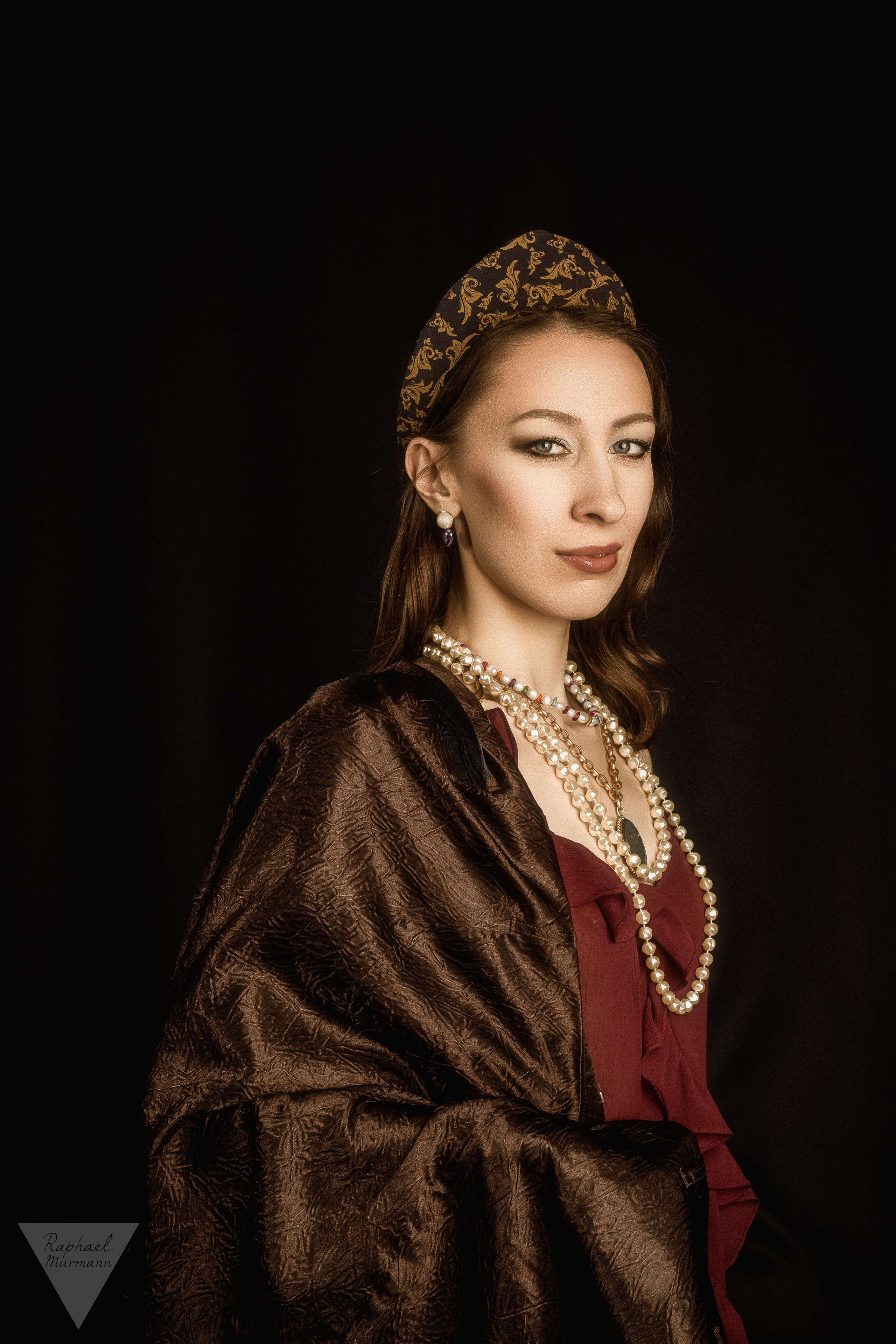 портрет характер темный фон / expressive portrait dark background