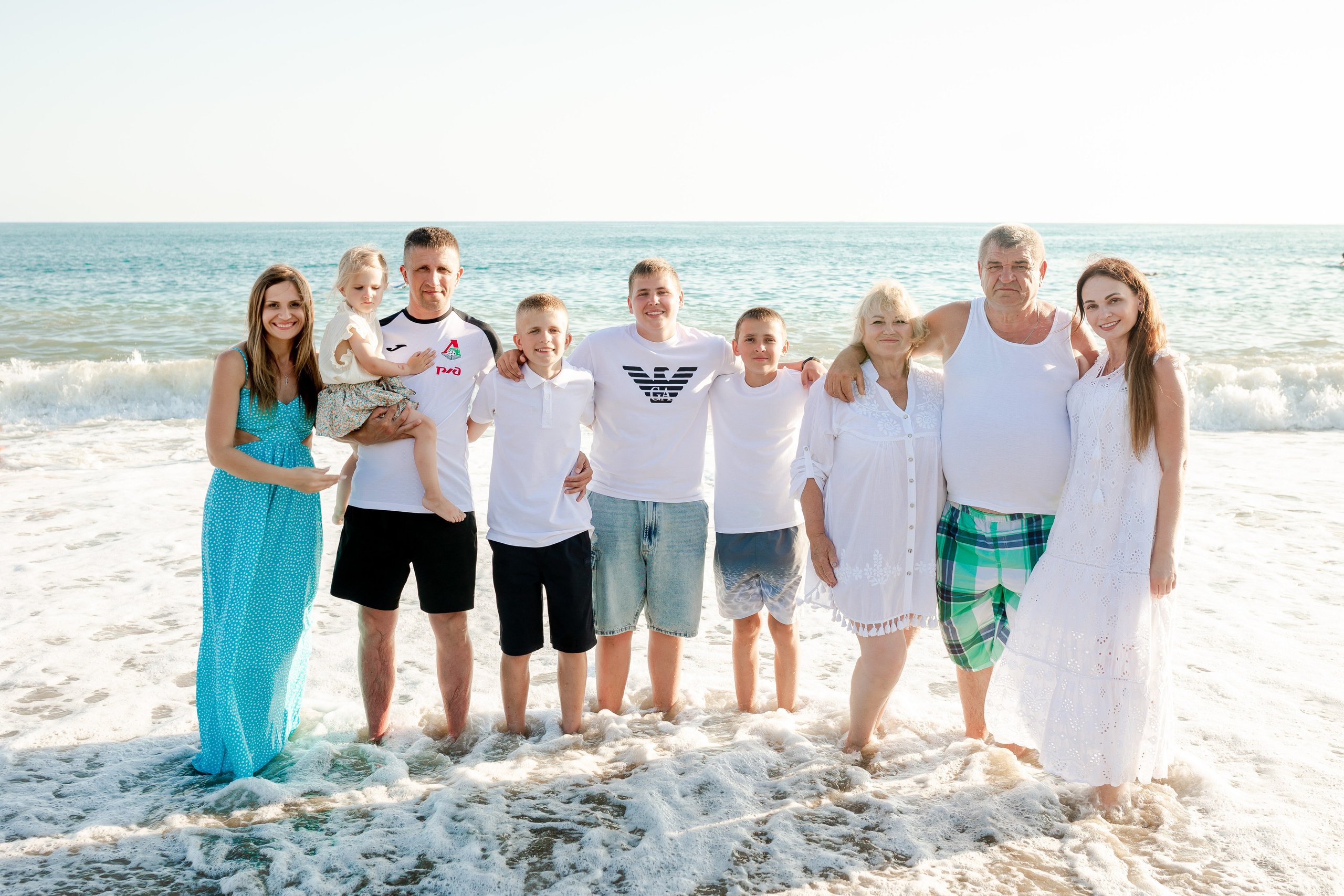 Елена и Алина с семьей. Wedding and family photographer in Gelendzhik Victoria Balashova