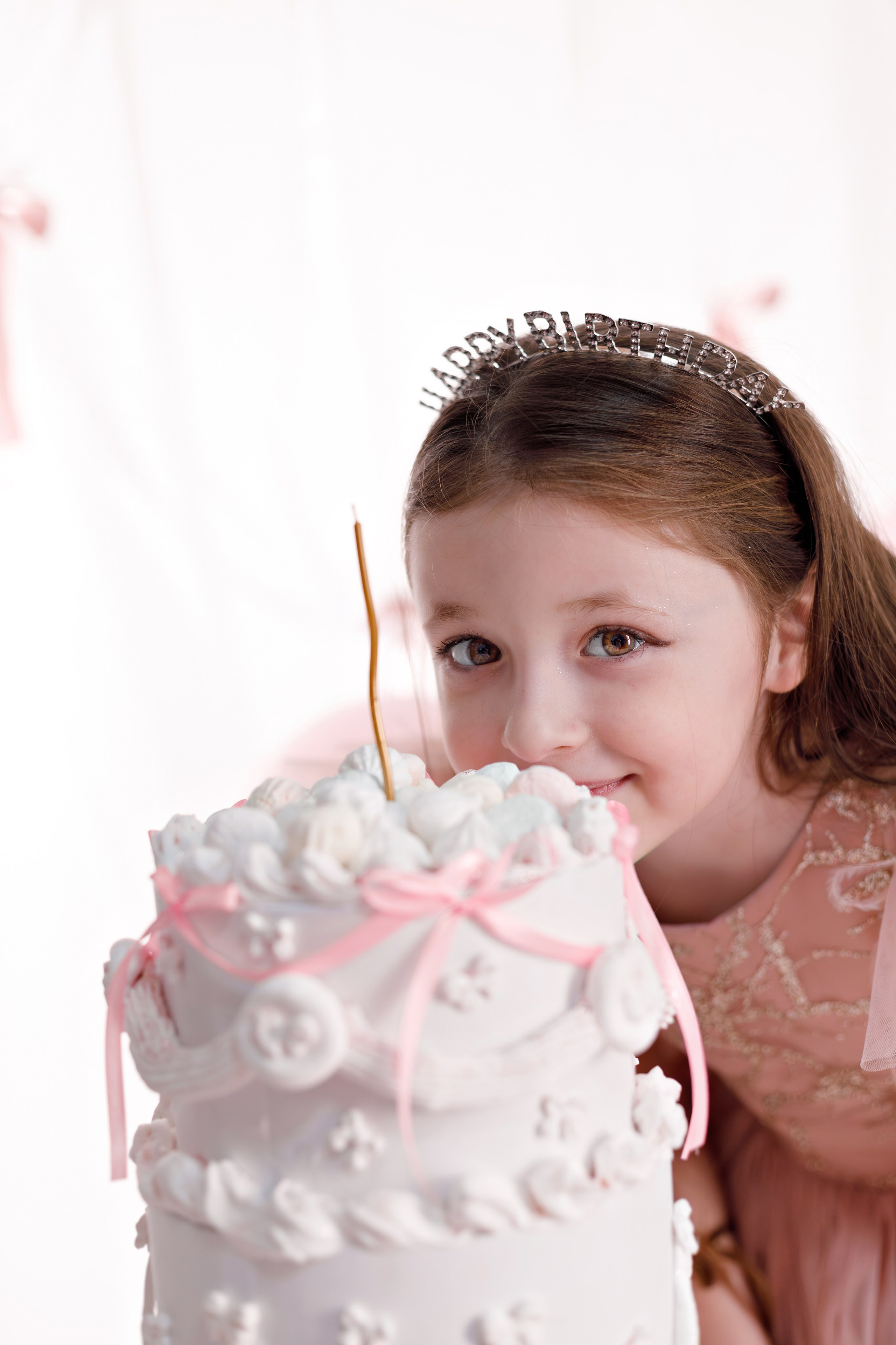 Фотосессия на День Рождения для девочек — сладкий праздник в сказочных декорациях. Детский студийный фотограф Сочи