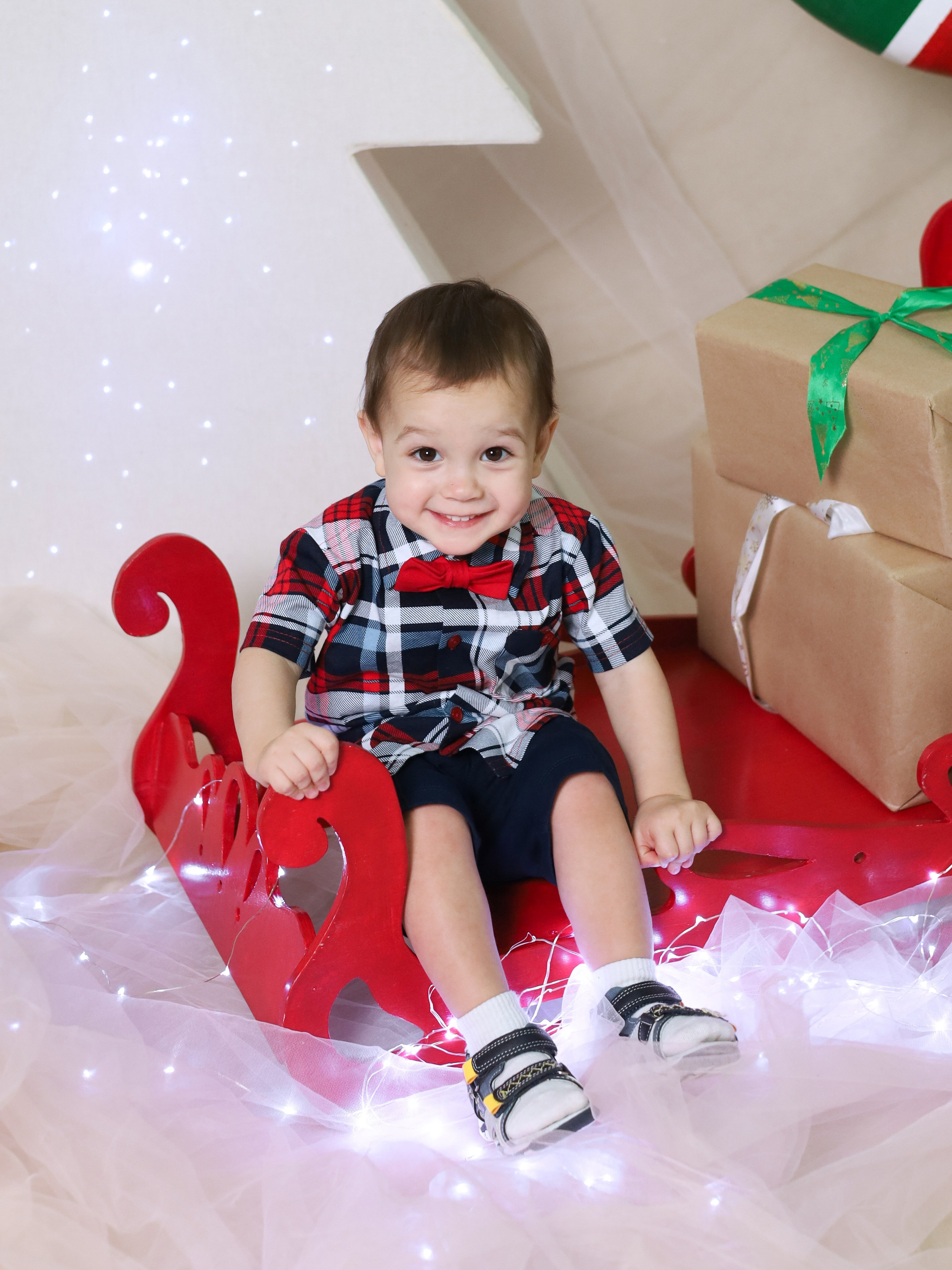 Общее фото в детском саду с выездным реквизитом в Тюмени. Выпускные альбомы в Тюмени для школ, садов, вузов спортивных секций