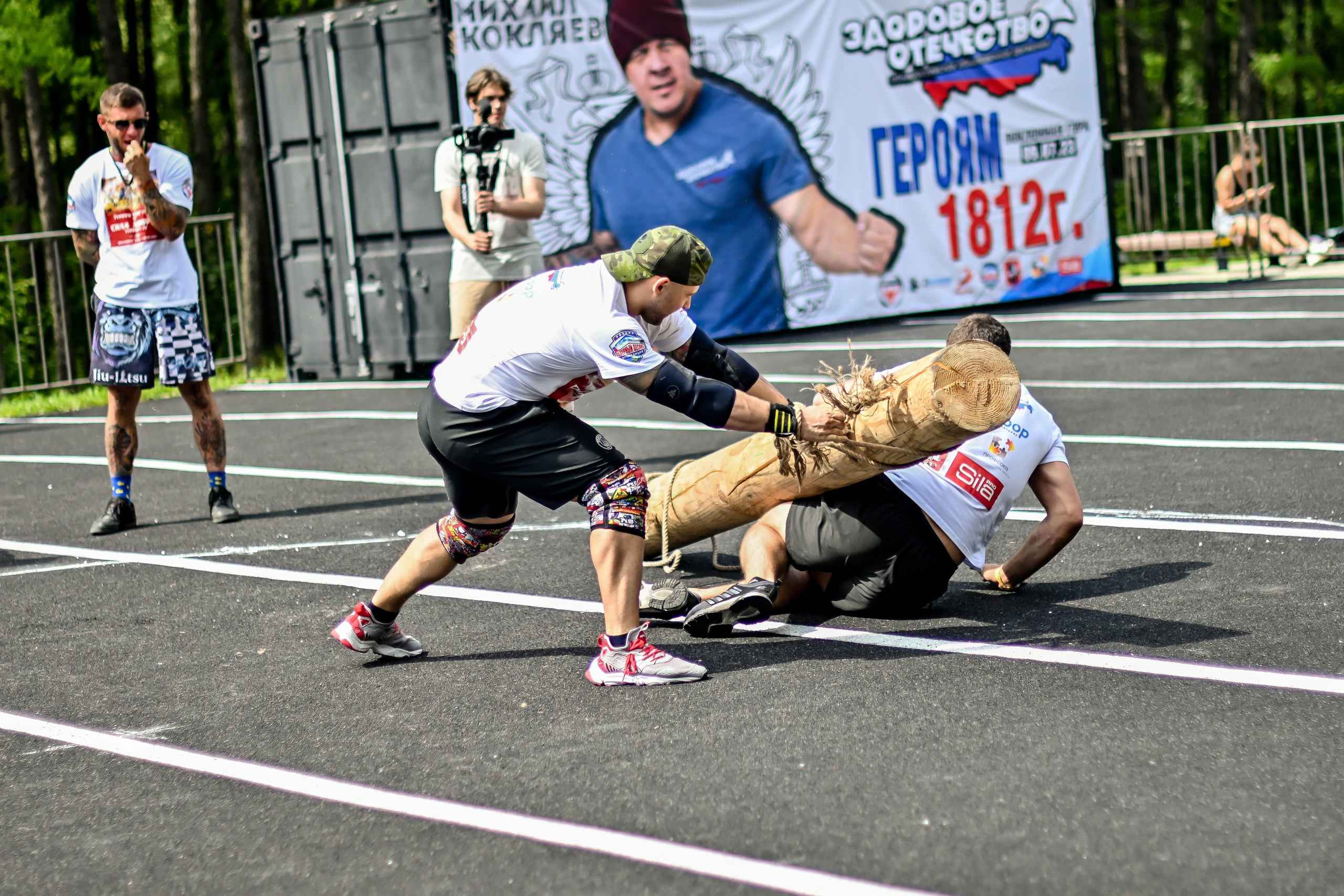 СТРОНГ. Фотограф для бизнесконтента, репортажей и семейного альбома в Москве