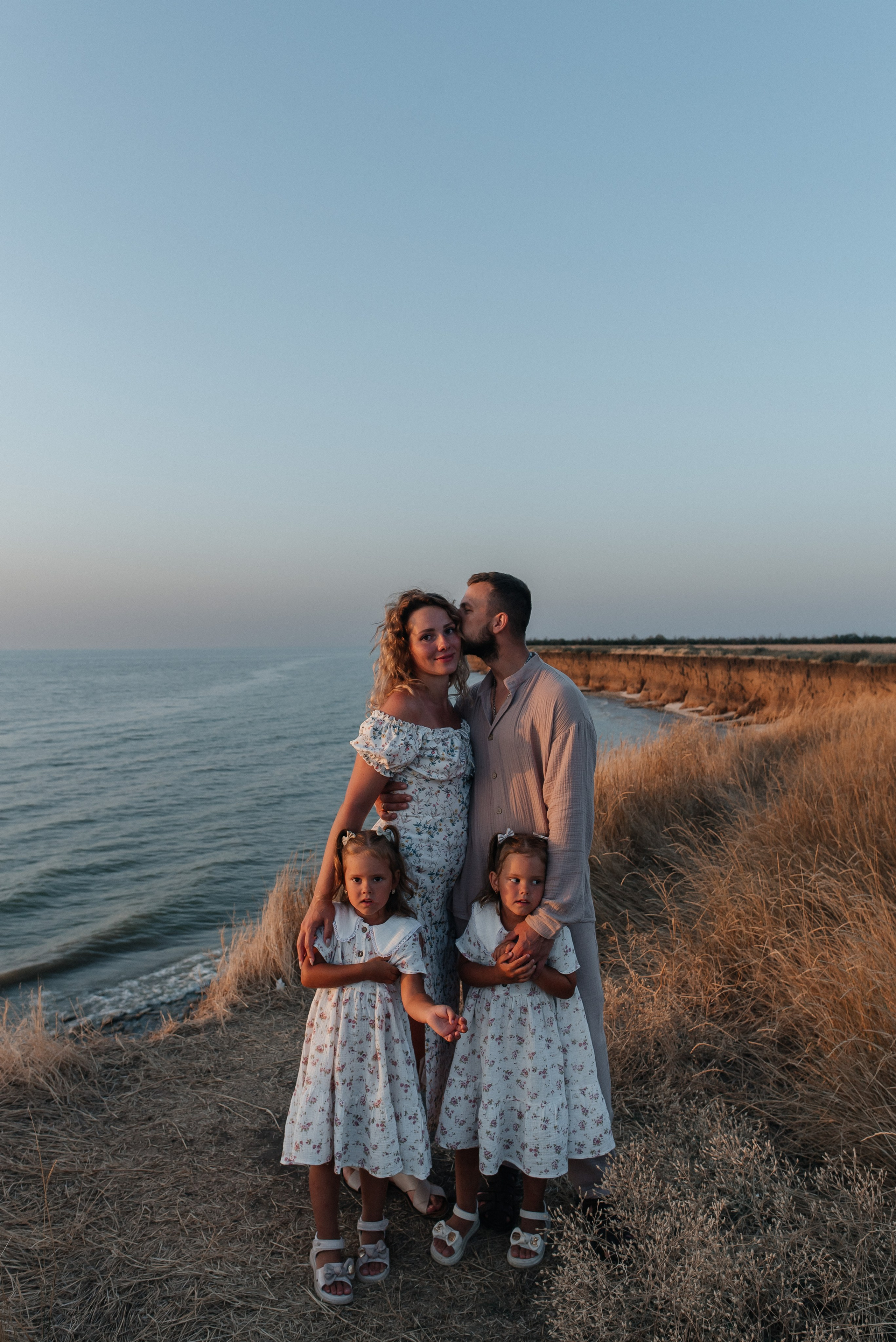 Семейная прогулка на маяке. Детский и семейный фотограф выпускной альбом Приморско-Ахтарск