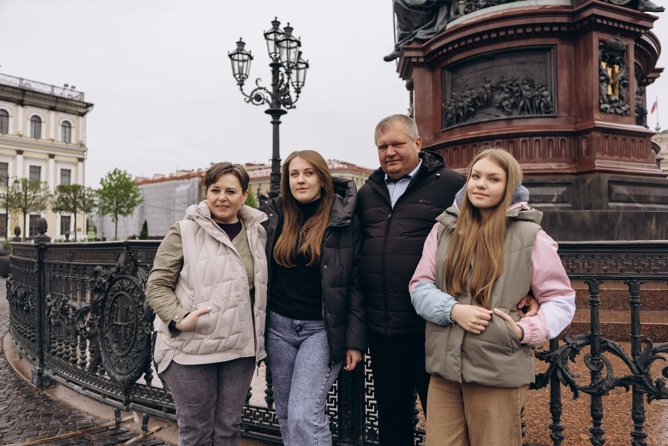 Семейная фотосессия на Исаакиевском соборе. Семейный и свадебный фотограф в Санкт-Петербурге Екатерина Васильева