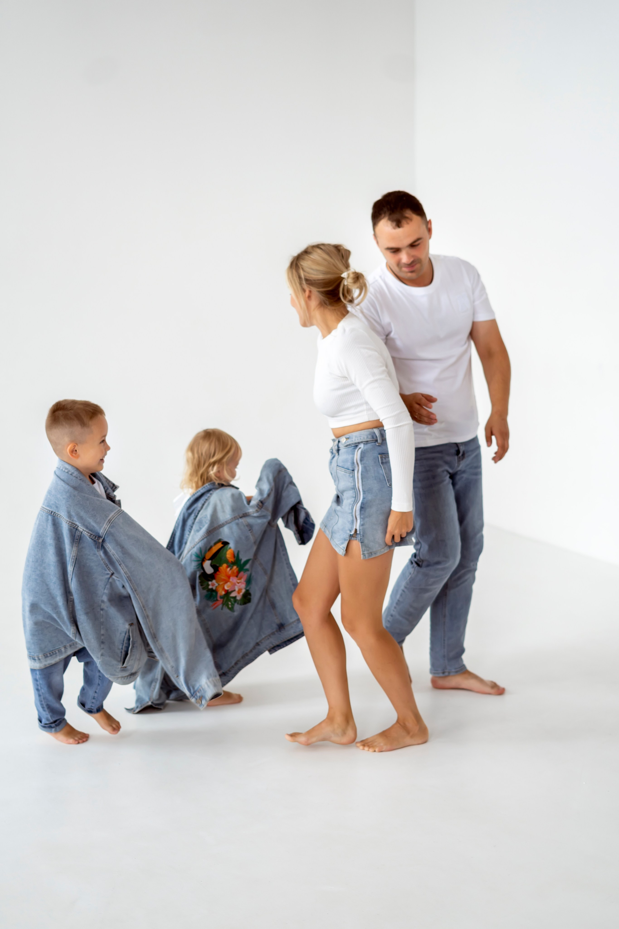 Семейная съёмка на циклораме. Семейный и детский фотограф в Хабаровске Анна Гриневич