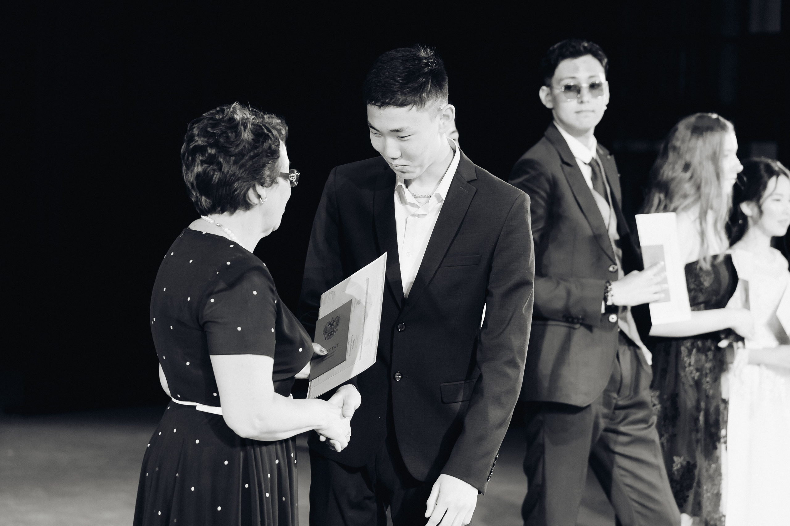 Вручение аттестатов 14 Гимназия. Свадебный и семейный фотограф в Улан-Удэ