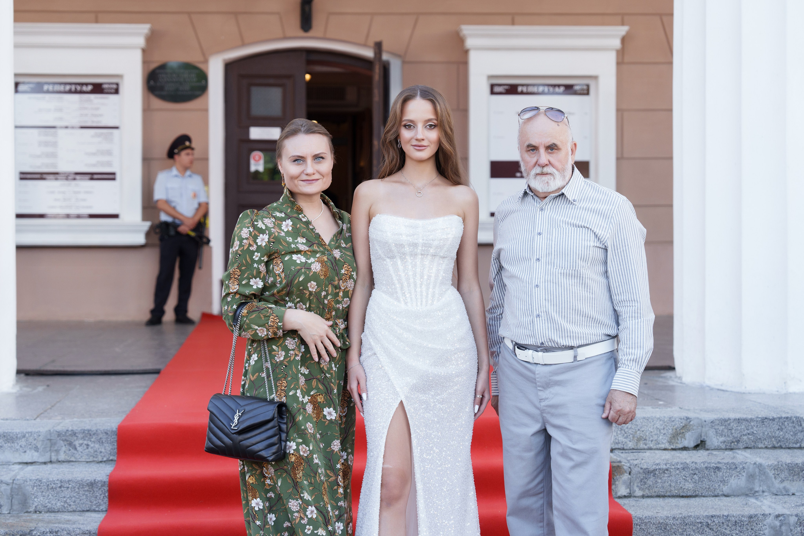 Выпускной Гимназия 7. Свадебный и репортажный фотограф Элина Козырьянова