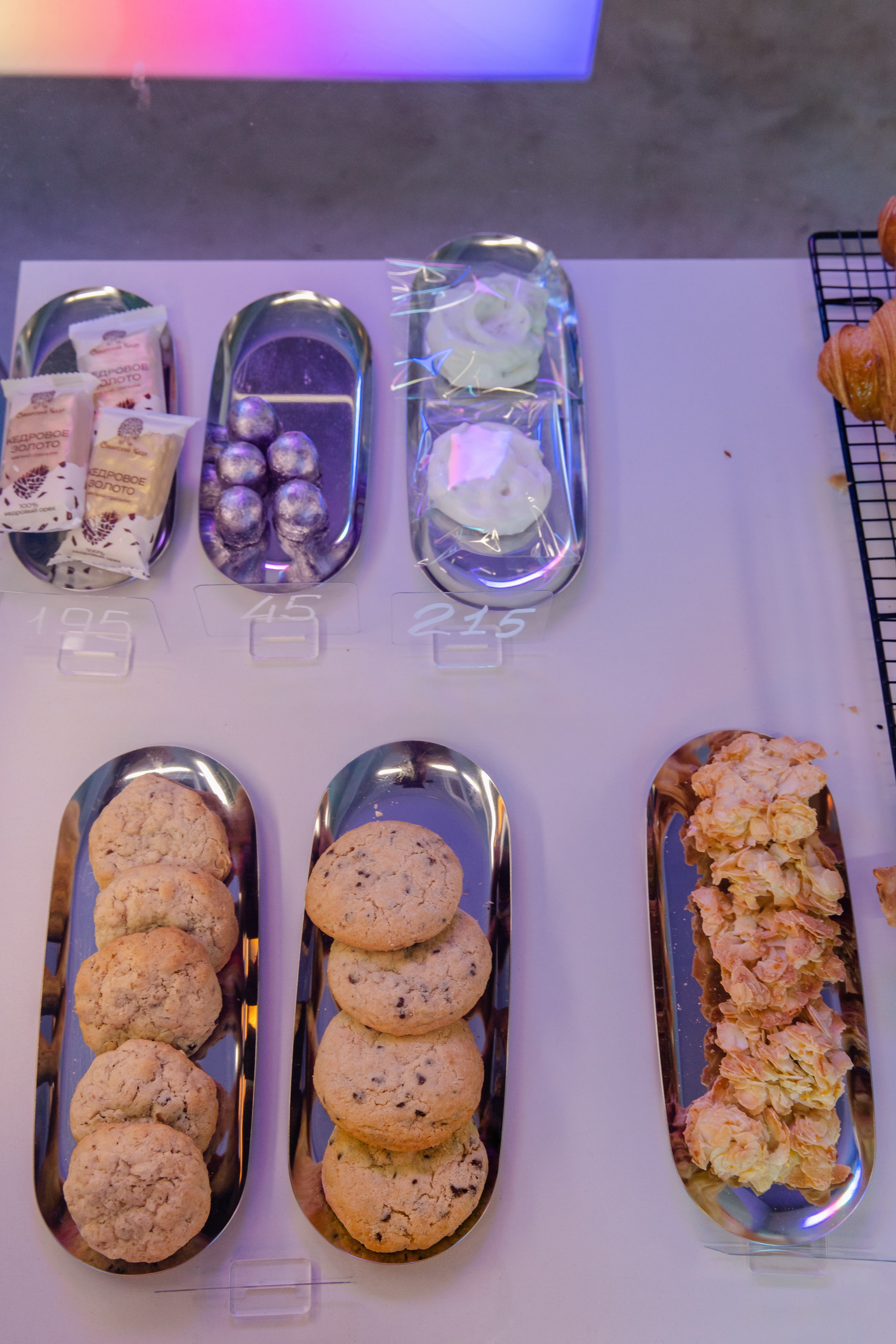 SBLESKOM ​Ювелирный салон Томск Ленина, 72. ГУДРУМ — Мебель на заказ в Томске | Кухни | Шкафы | Стулья и Столы