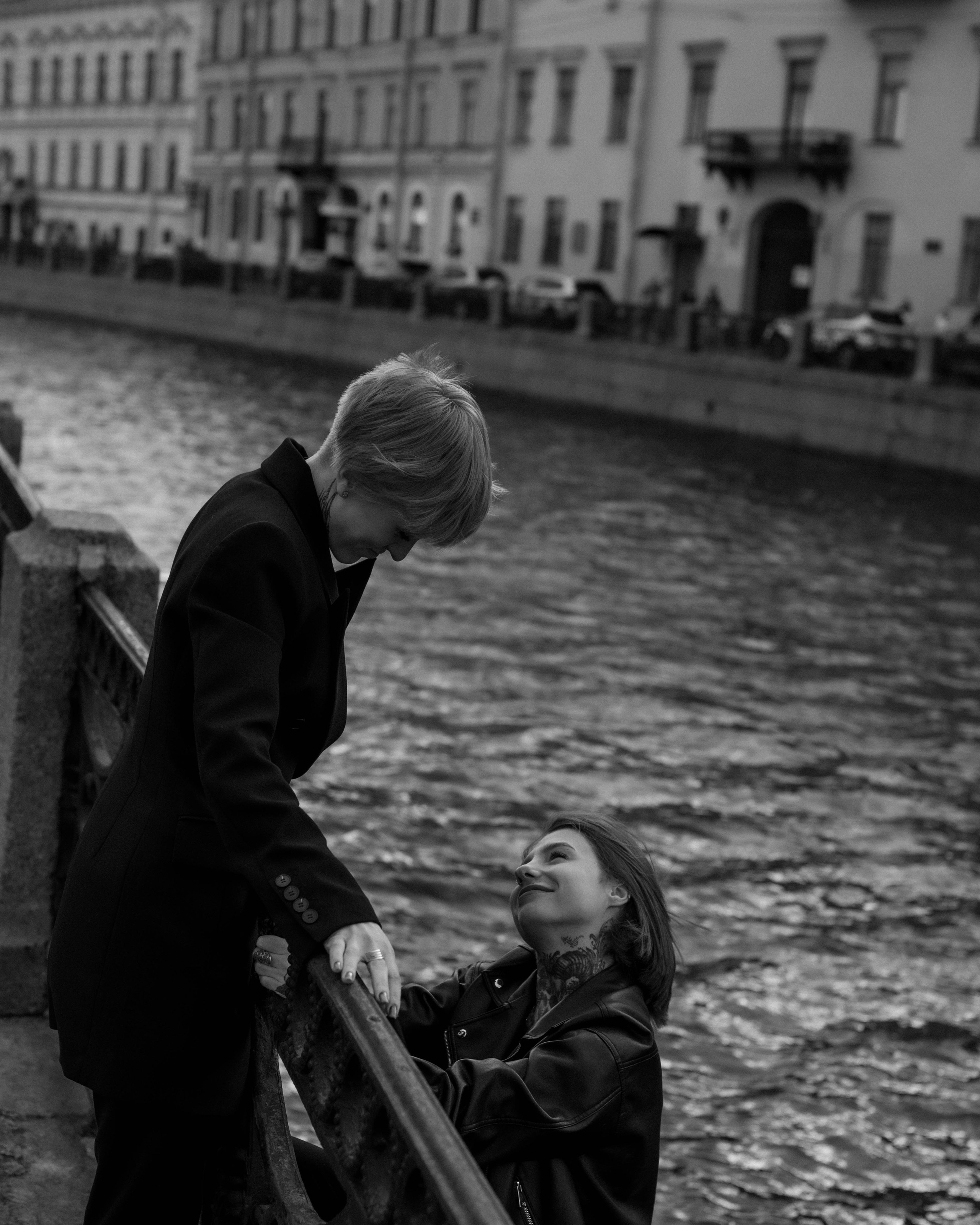 Настя и крис. Женский фотограф. Создатель украшений ручной работы. Модель
