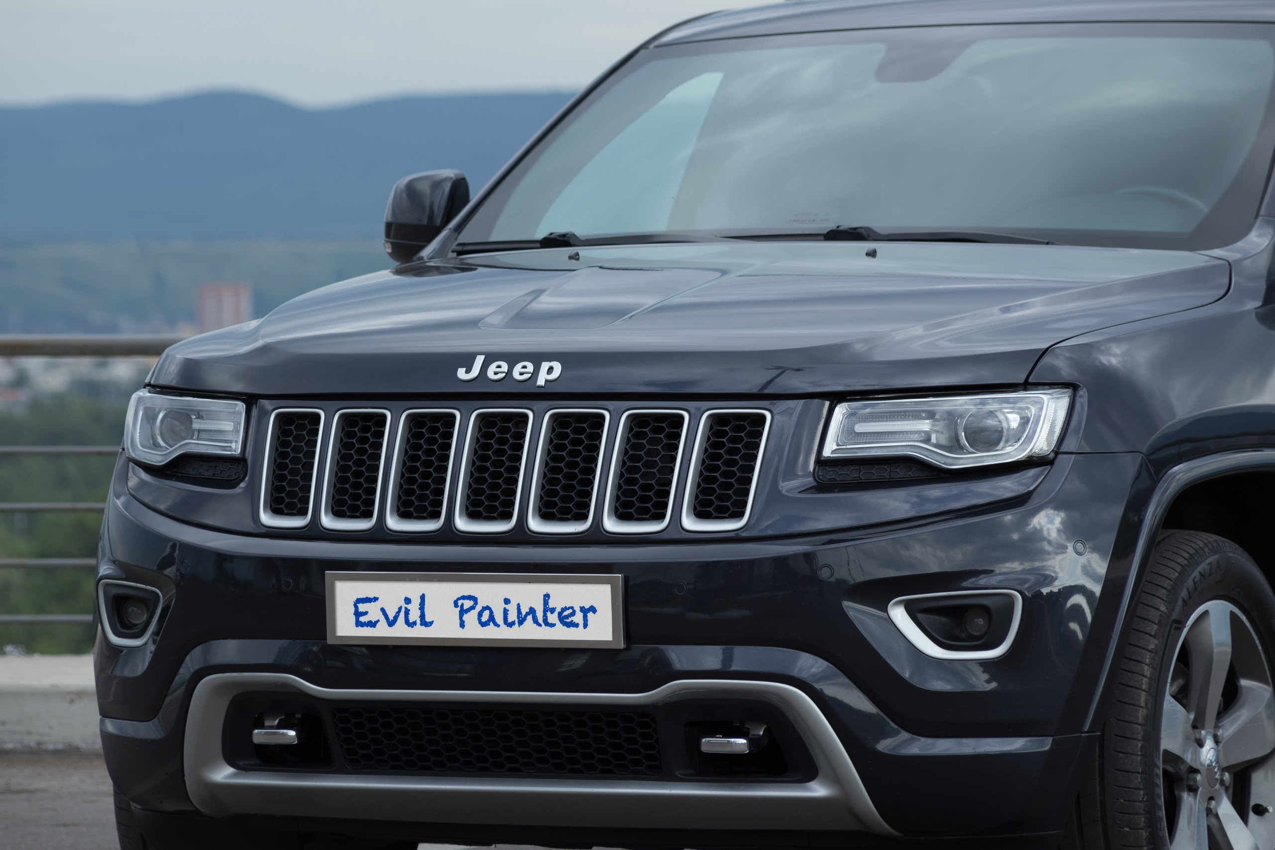 Фотосъемка автомобиля Grand Cherokee для Evil Painter. Интерьерный фотограф и ретушер в Красноярске Денис Антропов
