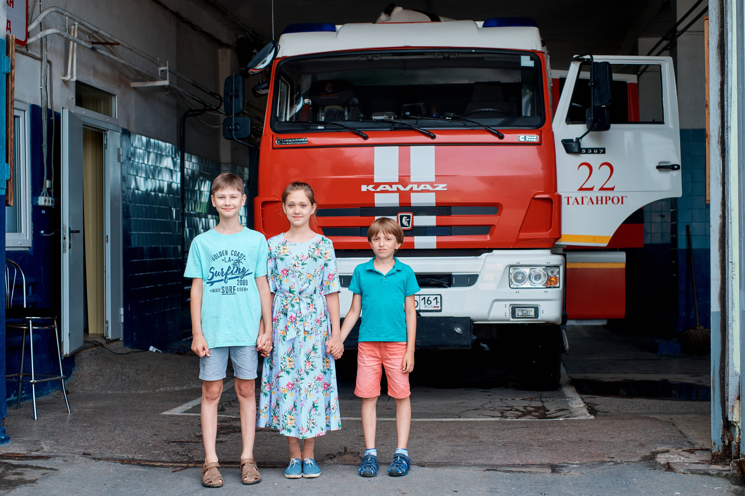 Детский лагерь ДЮНА. Поход в «Пожарно-спасательную часть № 22». Фотограф Таганрог Анна Трайжон