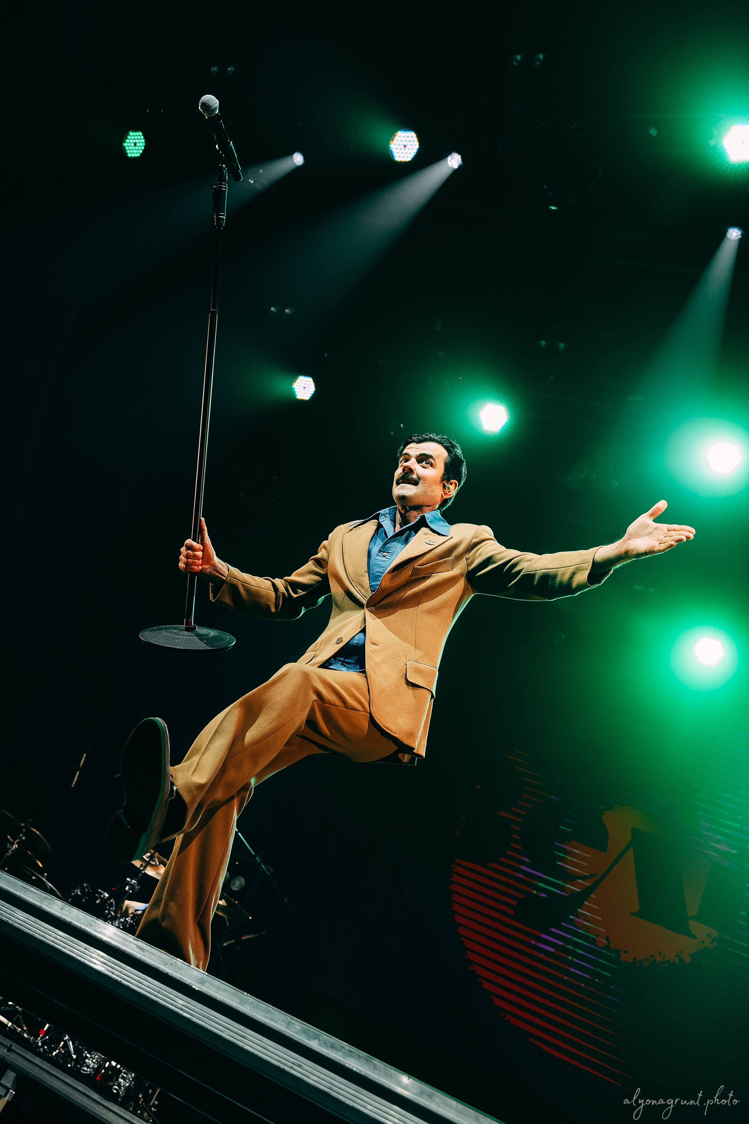 ВИА Велюр, фоторепортаж, СПб, BASE, 14.12.2025. Алена Адрианова: фотограф в Санкт-Петербурге