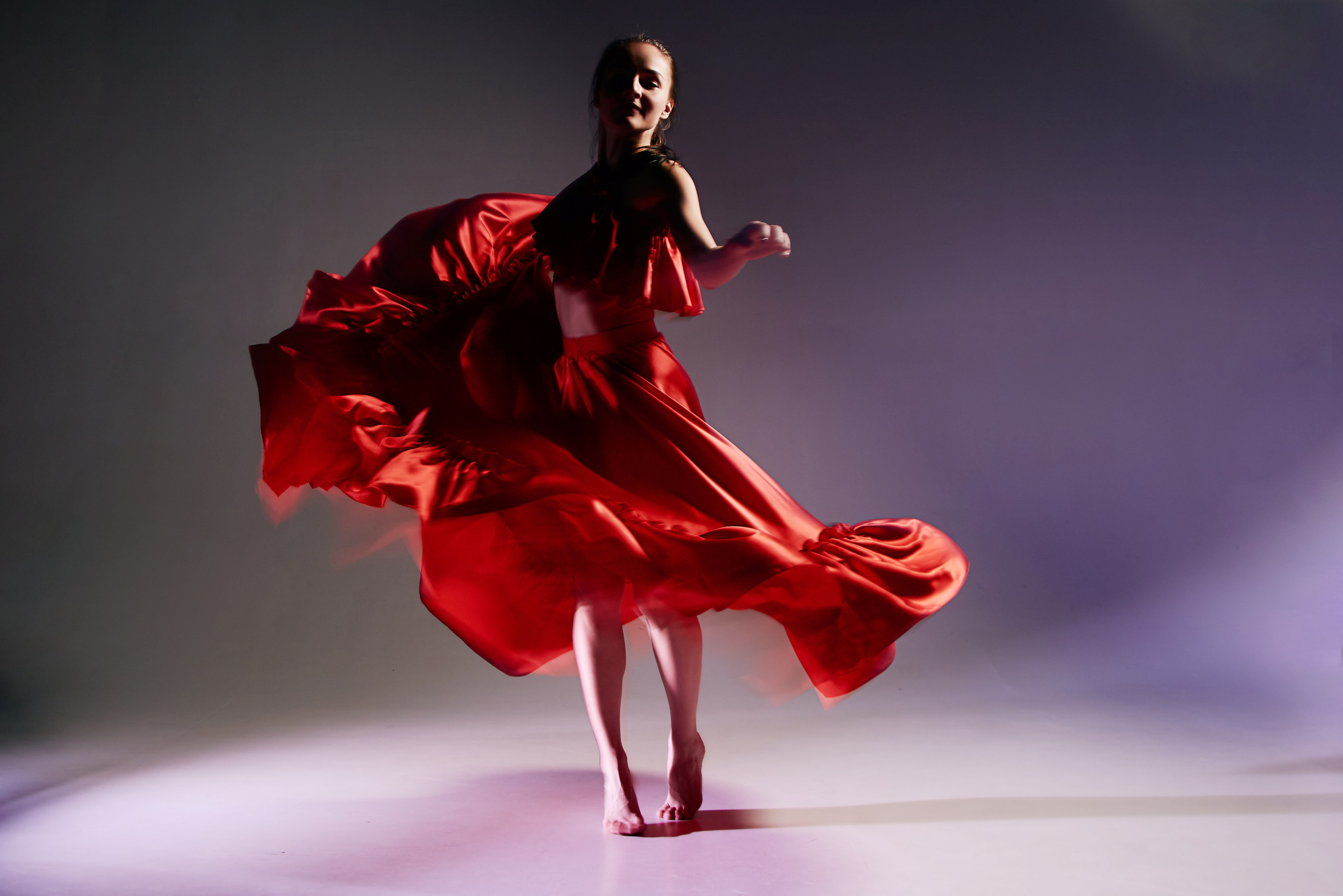 Танец. Съемка со смешанным светом. Ольга Чёкотова (Фотограф Кострома)