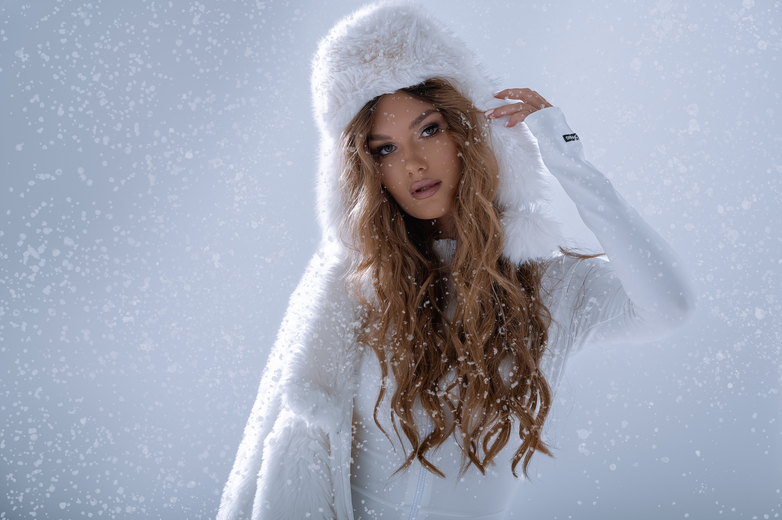 новогодняя фотосессия, фотограф Беларусь, индивидуальная фотосессия, фотосессия для брендов, съемка для магазина одежды, сноуборд, фотосессия со сноубордом, студийная фотосессия, съемка для маркетплейсов, фотограф Минск, фотодень Минск, фотограф Ольга Шаповалова (Жардецкая) 