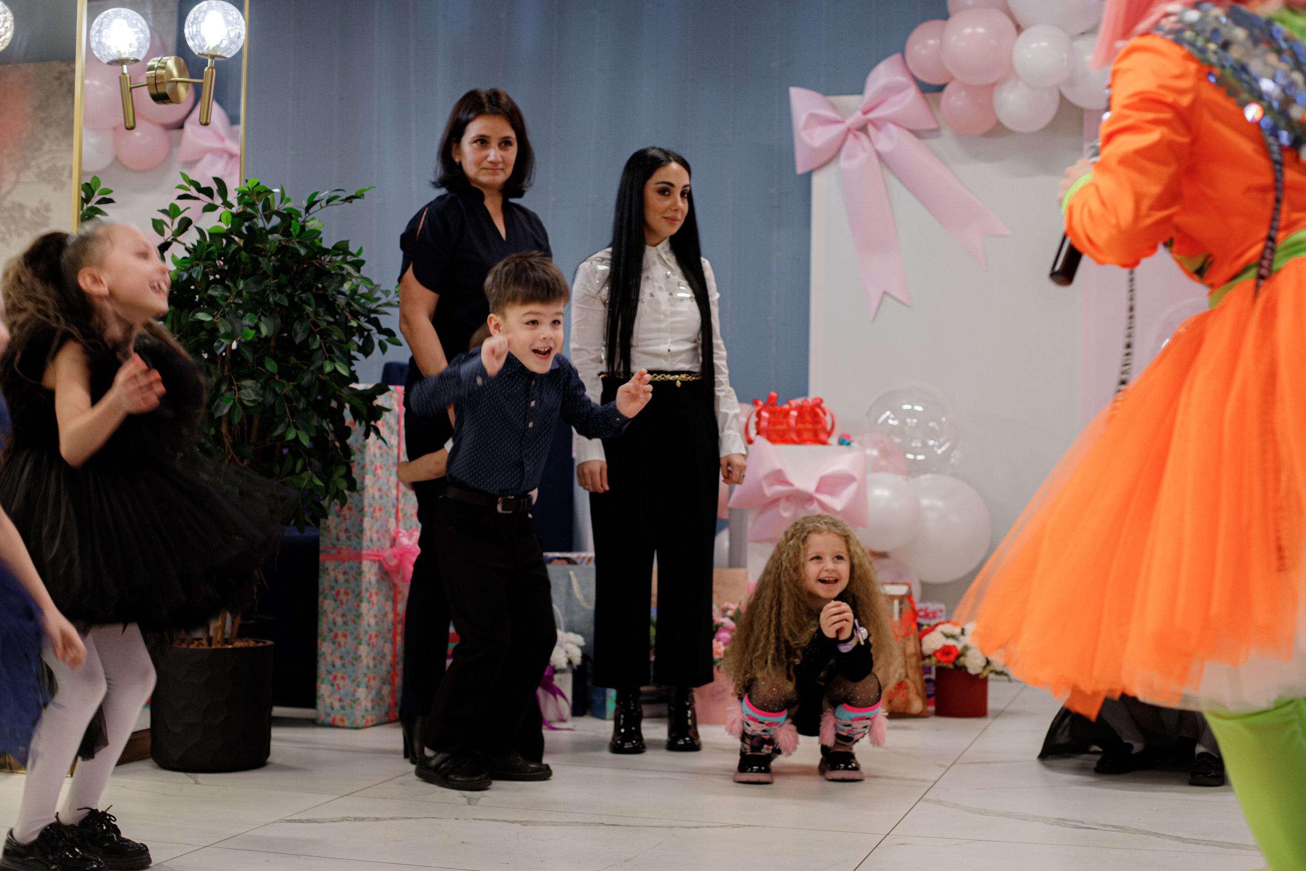 ASIA'S BIRTHDAY PARTY. Photokarish