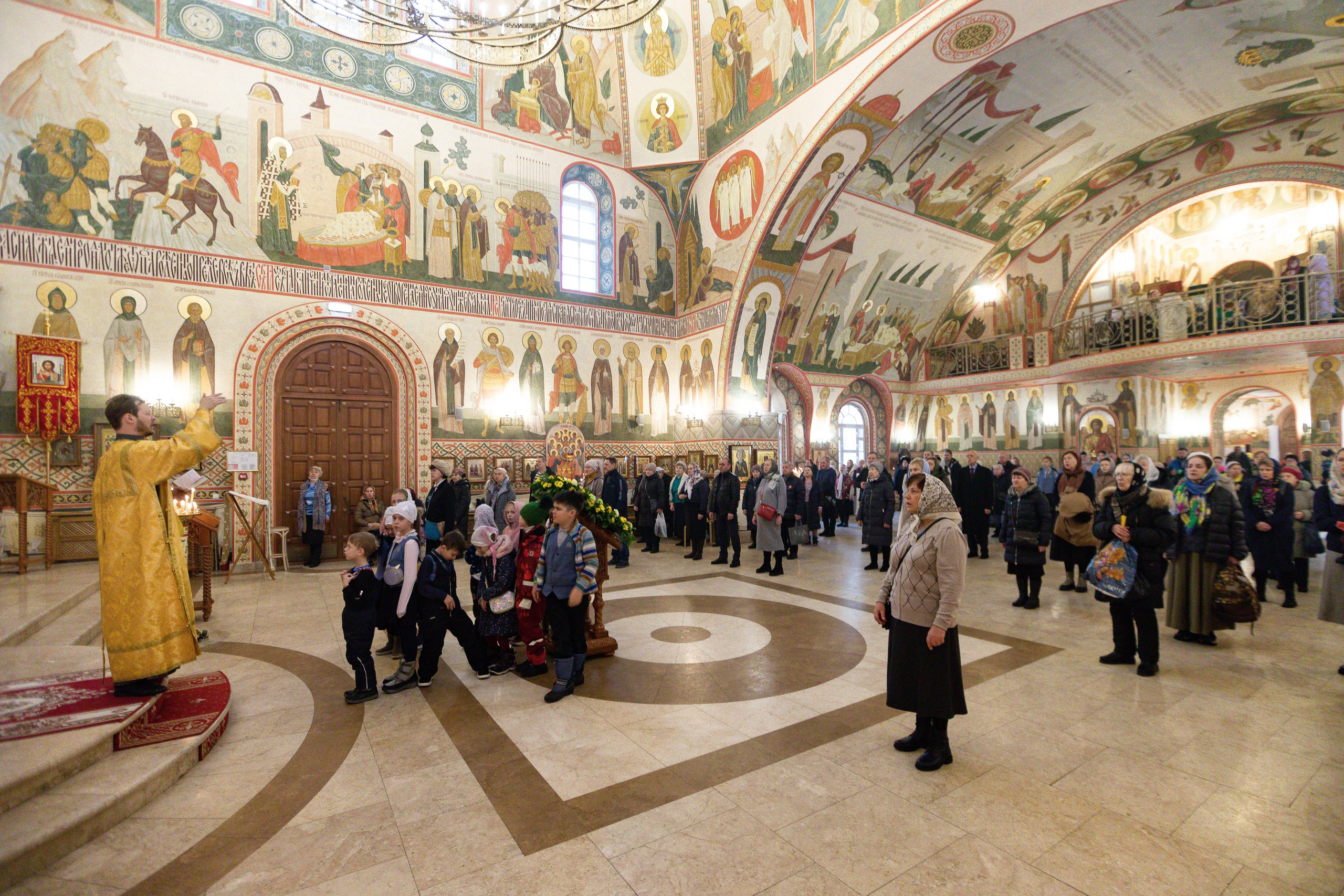 Праздничное богослужение Святителю Николаю 19 декабря. Интерьерный фотограф в Москве Роман Потапов