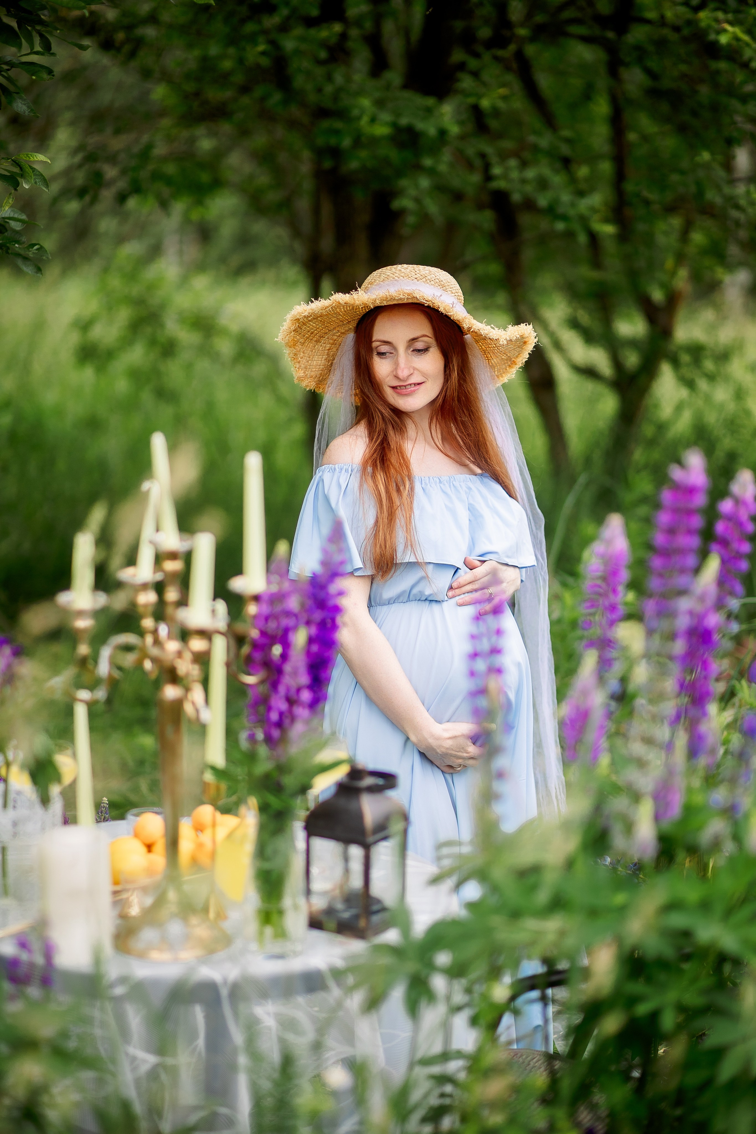 Нежная фотосессия в люпинах. Семейный детский фотограф. Фотосессия в Минске