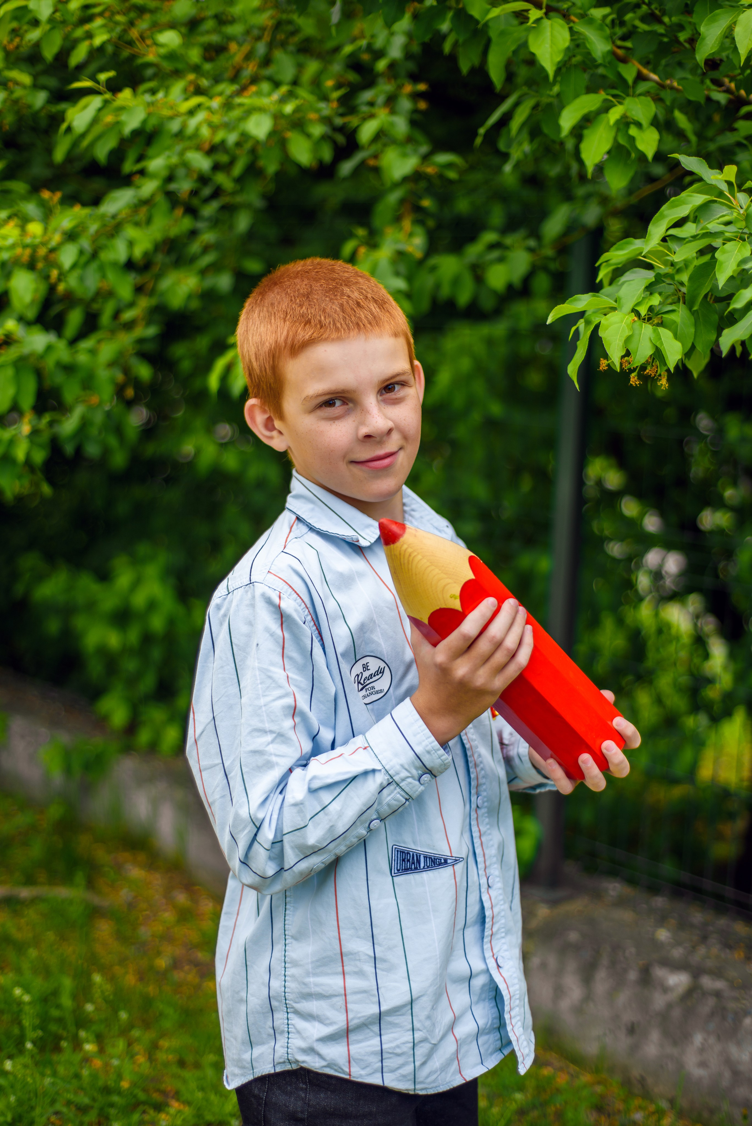 Фотосъемка в школьном саду. Фотограф. Выпускные альбомы в Барнауле